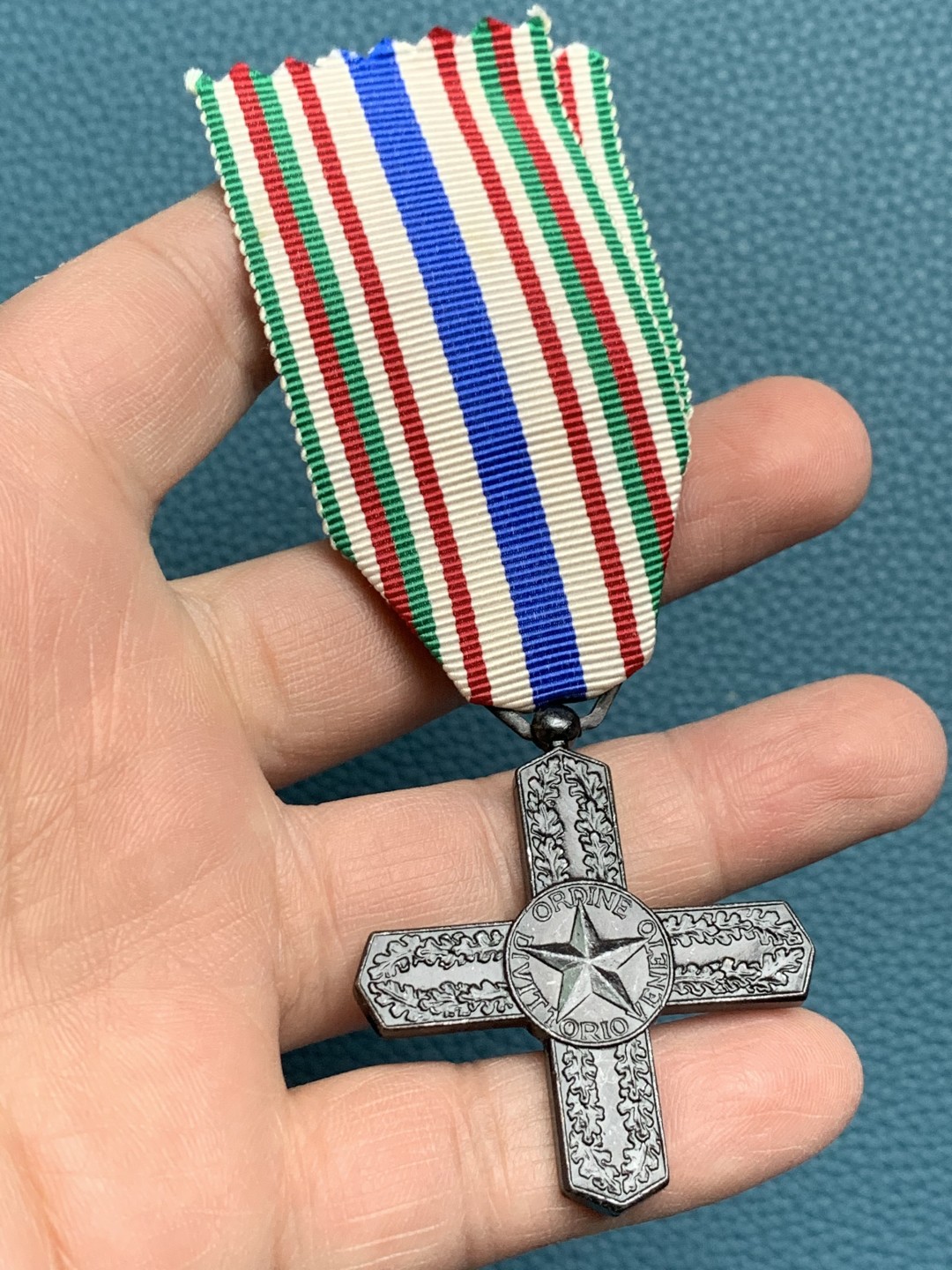 《竞宝斋》第154场-周日，周一，周四 3场 (全场包邮) 意大利维托里奥 维尼 十字勋章 品相一流