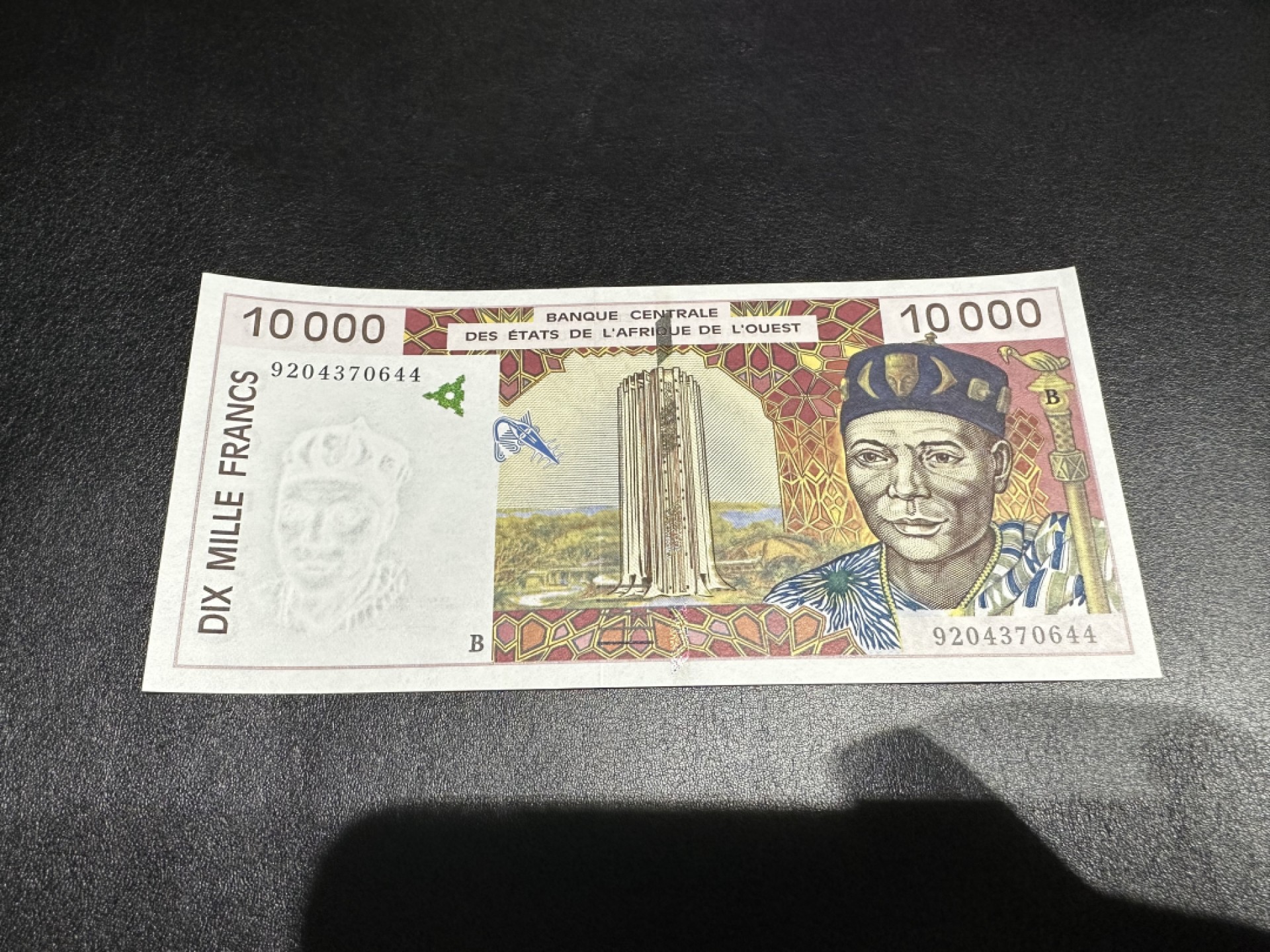 《外钞收藏家》第二百六十一期（连拍第一场） 西非1万法郎 全新UNC