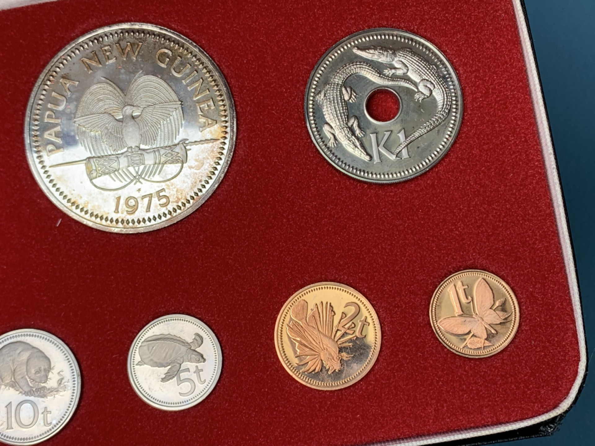 《竞宝斋》第154场-周日，周一，周四 3场 (全场包邮) 巴布亚新几内亚1975年 七枚套精制币 其中最大两枚5和10K都是大银币