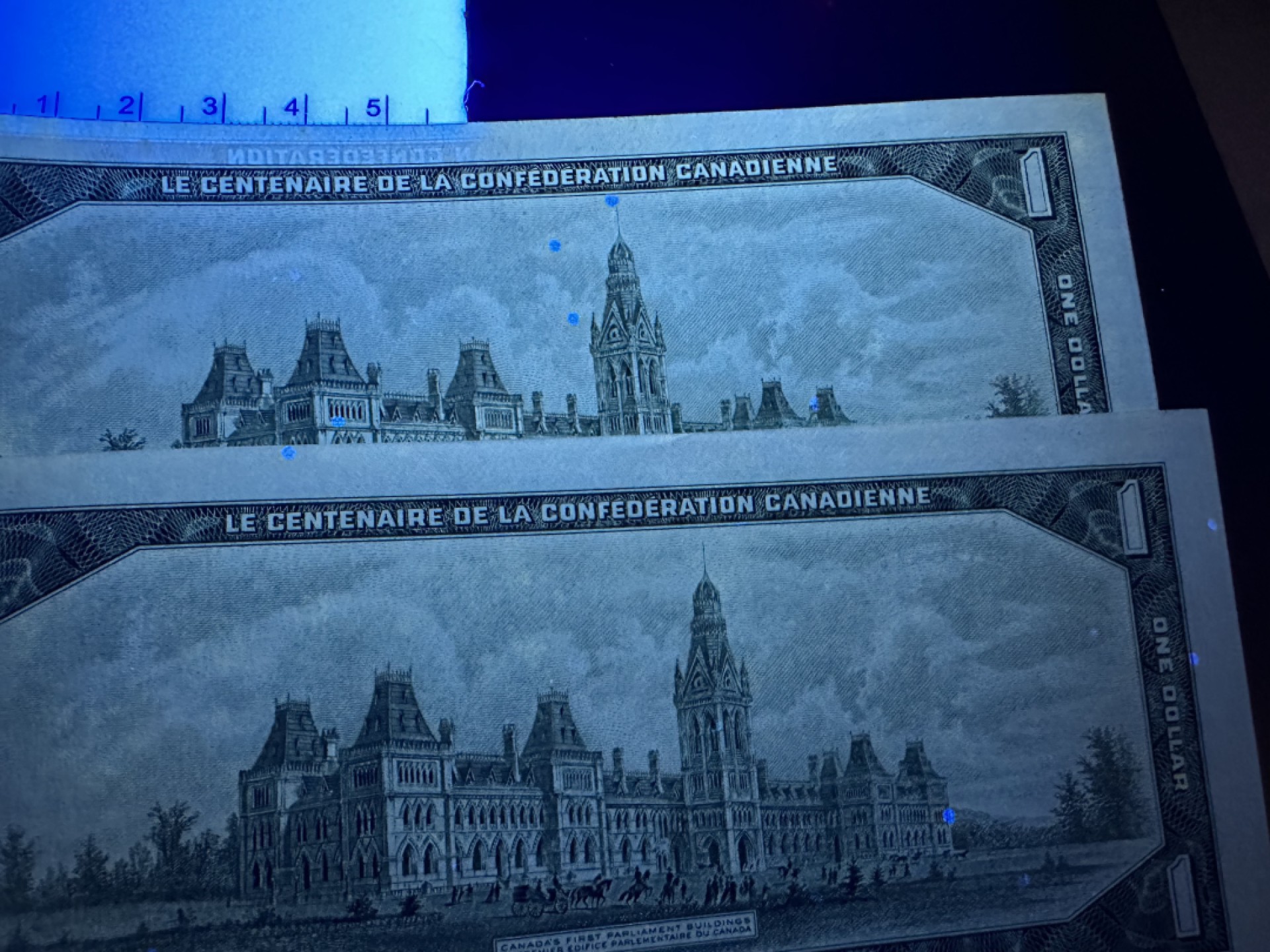 《外钞收藏家》第二百六十一期（连拍第一场） 1967年加拿大1加元 两张 全新 荧光可忽略瑕疵