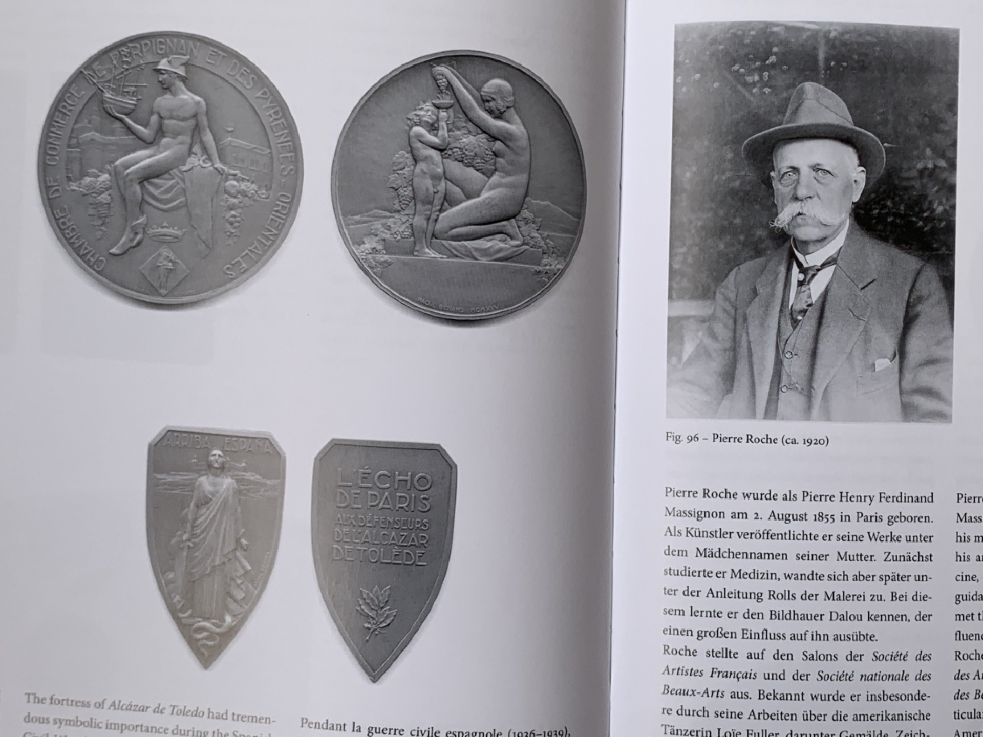 《竞宝斋》第154场-周日，周一，周四 3场 (全场包邮) 马耶尔法国章牌标准目录 ，415页纸张精良，书重5斤多，画面精美。法系麦朵尔章牌必备书籍，几乎涵盖所有法系章牌的介绍