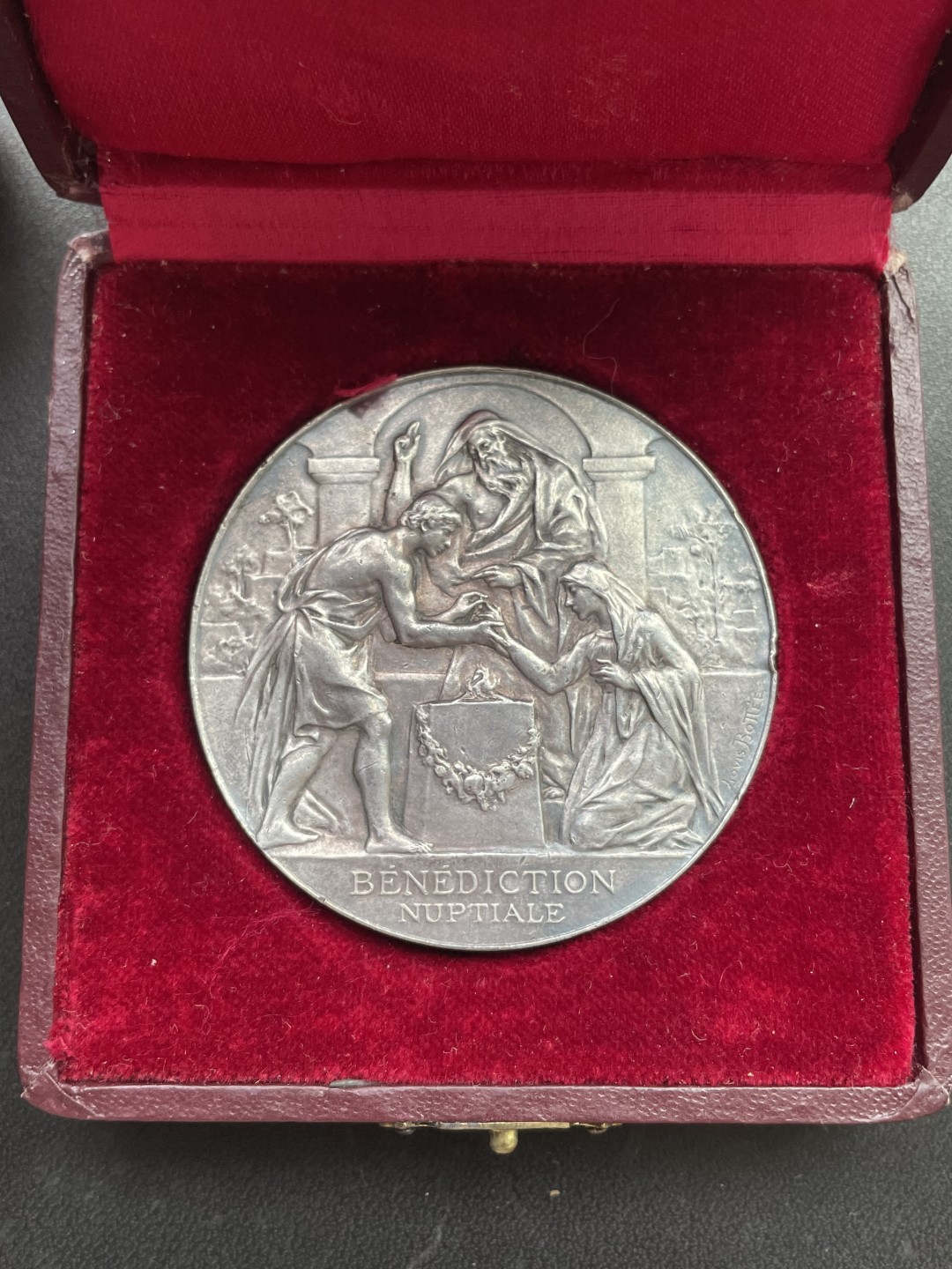 欧洲章牌-拍卖第20场 L.Bottee～法国婚礼原盒银章 （大版）