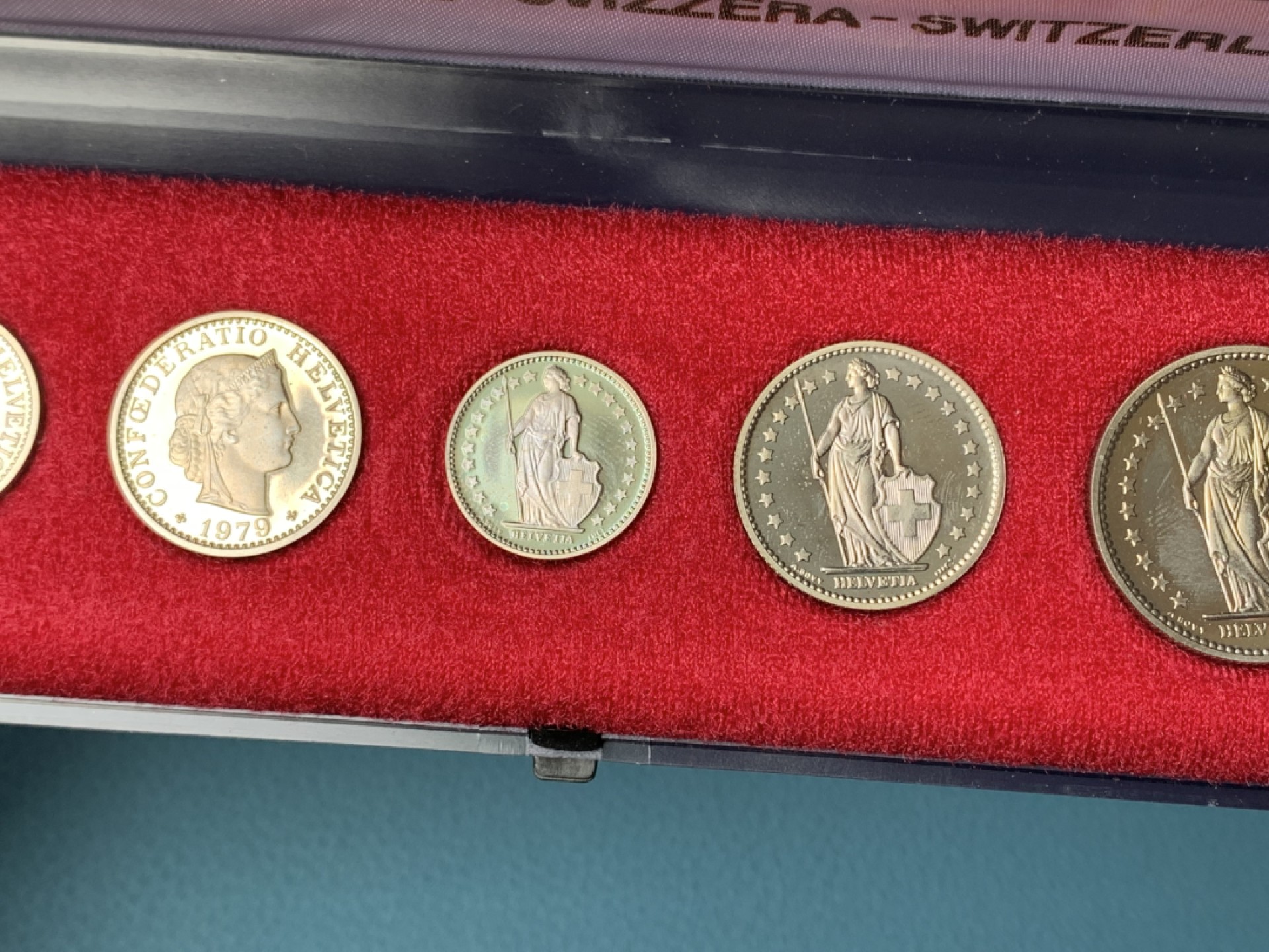 《竞宝斋》第154场-周日，周一，周四 3场 (全场包邮) 瑞士1979年 罕见长盒子包装 八枚套不同面 精制币 非常稀少