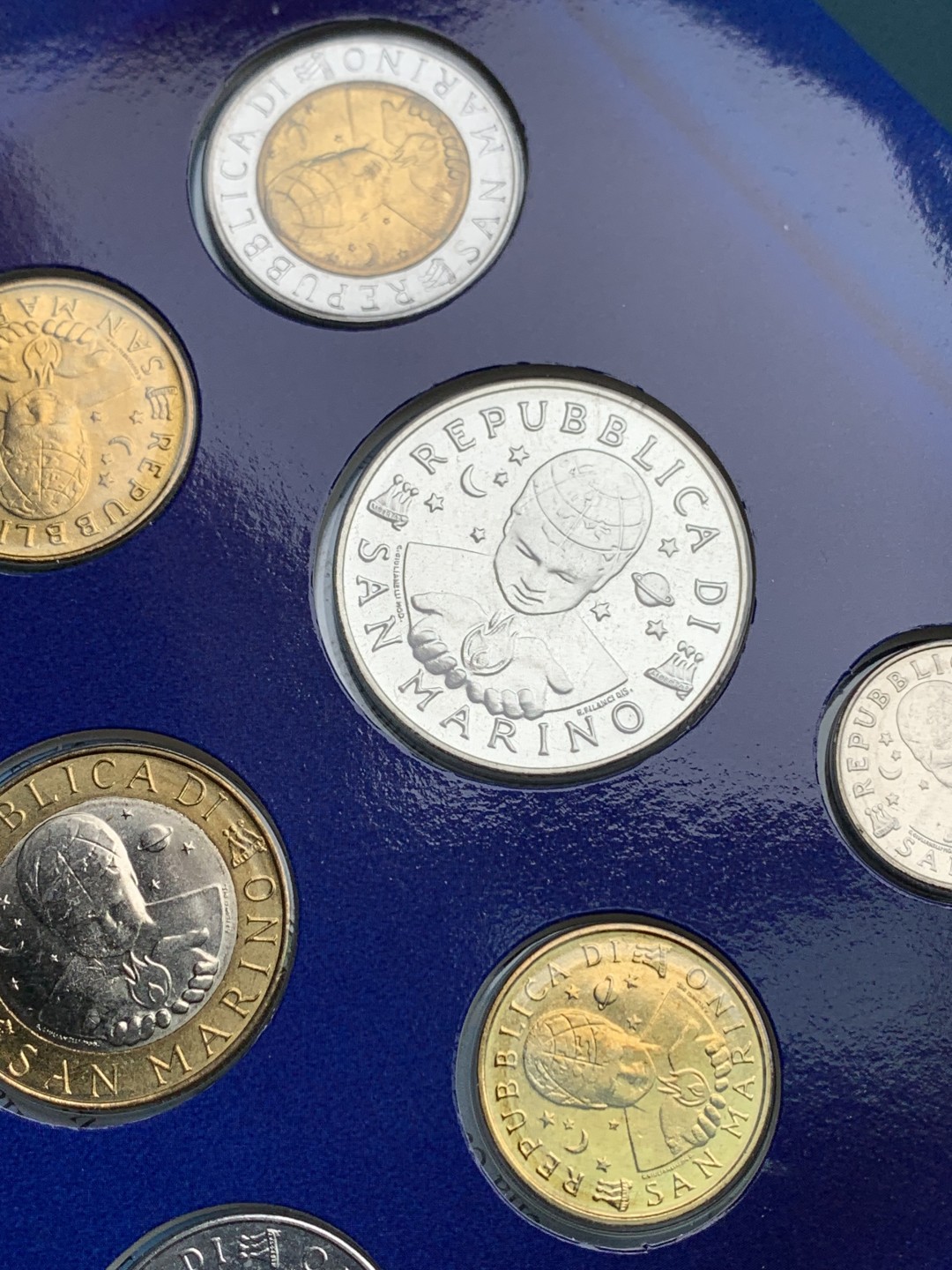 《竞宝斋》第154场-周日，周一，周四 3场 (全场包邮) 圣马力诺2000年 八枚套 其中最大的5000里拉是银币 
