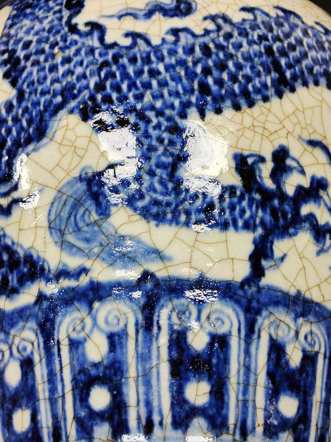 美品·款式“大明宣德年制”精工细作青花龙纹罐，开片遍布器身，器型周正，品相完好如图