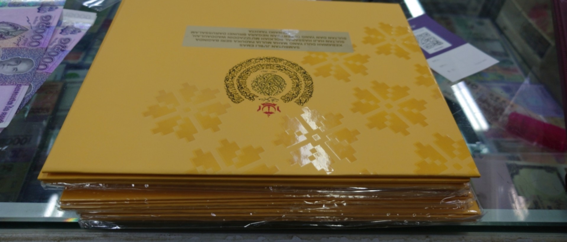 【世界钱币收藏】精选微拍第58期暨2023年第五期 新品裸钞评级币混合场 文莱25+50元纪念钞 尾4同号带原装册绝品无47 带官方发行册子