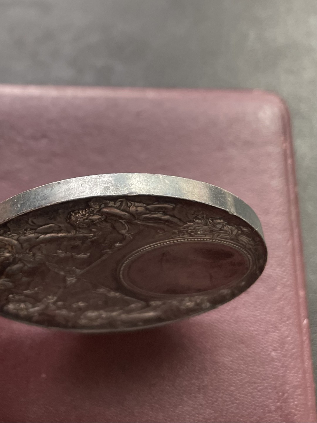 欧洲章牌-拍卖第20场 L.Bottee～法国婚礼原盒银章 （大版）