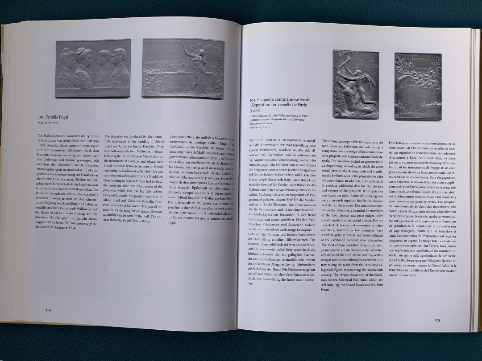 《竞宝斋》第154场-周日，周一，周四 3场 (全场包邮) 马耶尔法国章牌标准目录 ，415页纸张精良，书重5斤多，画面精美。法系麦朵尔章牌必备书籍，几乎涵盖所有法系章牌的介绍