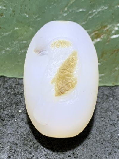 精美亚光高玉化海洋玉髓手工俏色巧雕喜上眉梢桶珠一个 - 精美亚光高玉化海洋玉髓手工俏色巧雕喜上眉梢桶珠一个
