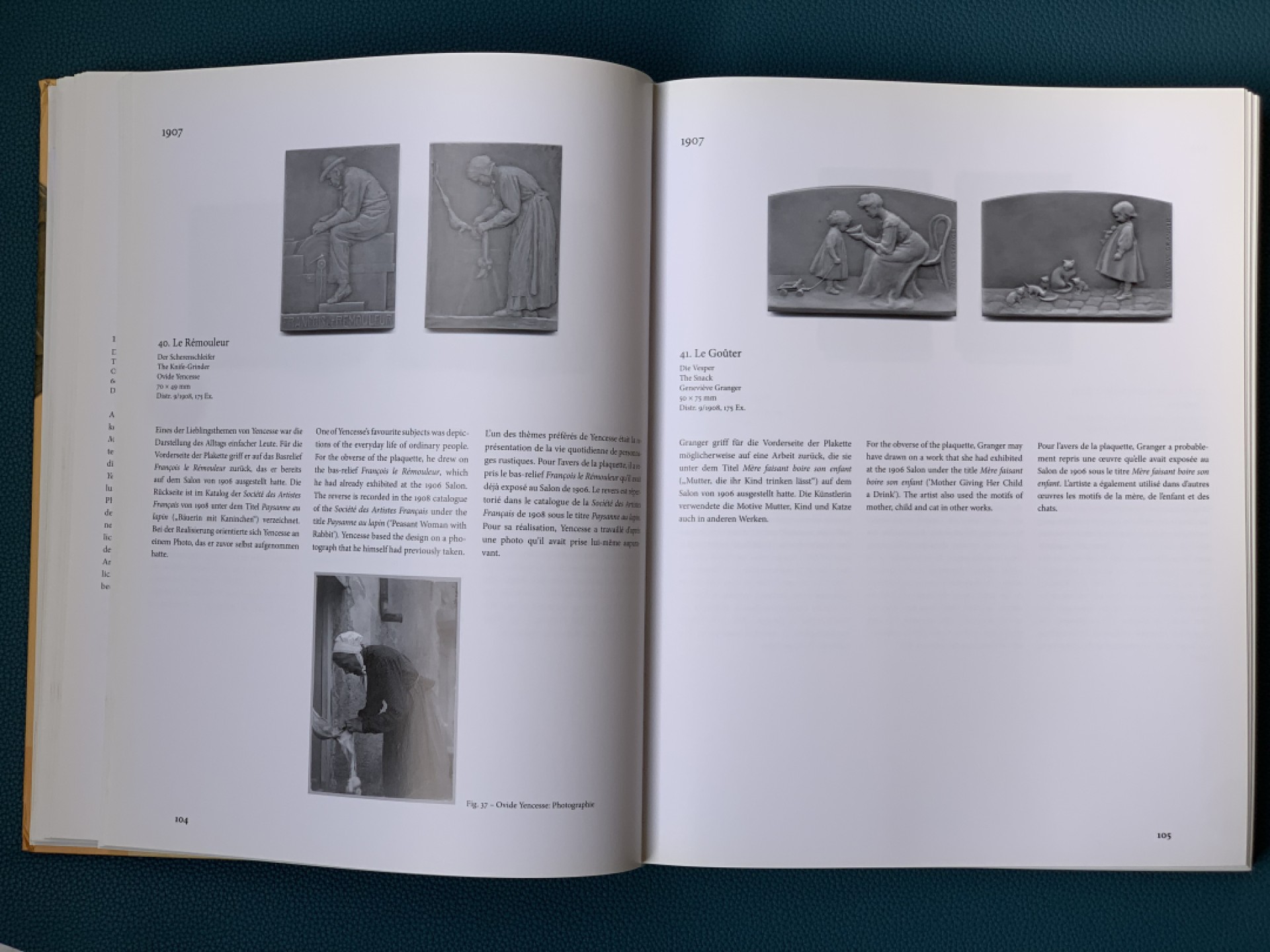 《竞宝斋》第154场-周日，周一，周四 3场 (全场包邮) 马耶尔法国章牌标准目录 ，415页纸张精良，书重5斤多，画面精美。法系麦朵尔章牌必备书籍，几乎涵盖所有法系章牌的介绍