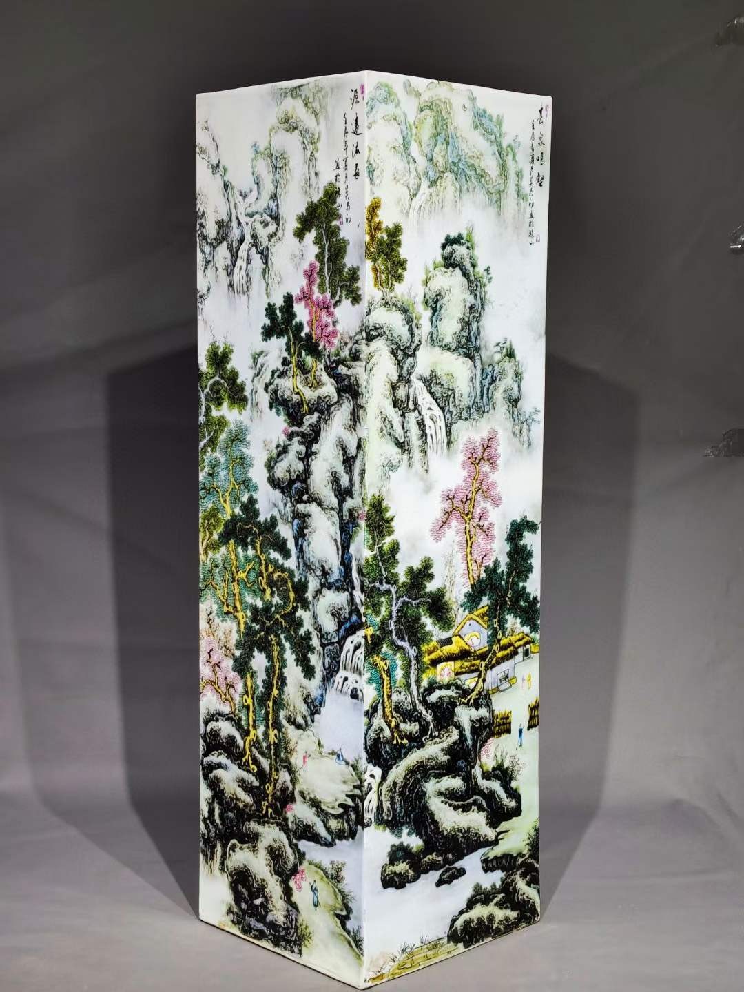 旧藏：精绘满工粉彩山水纹方形箭筒 ，器形规整，老化明显，品相完整，成色如图。