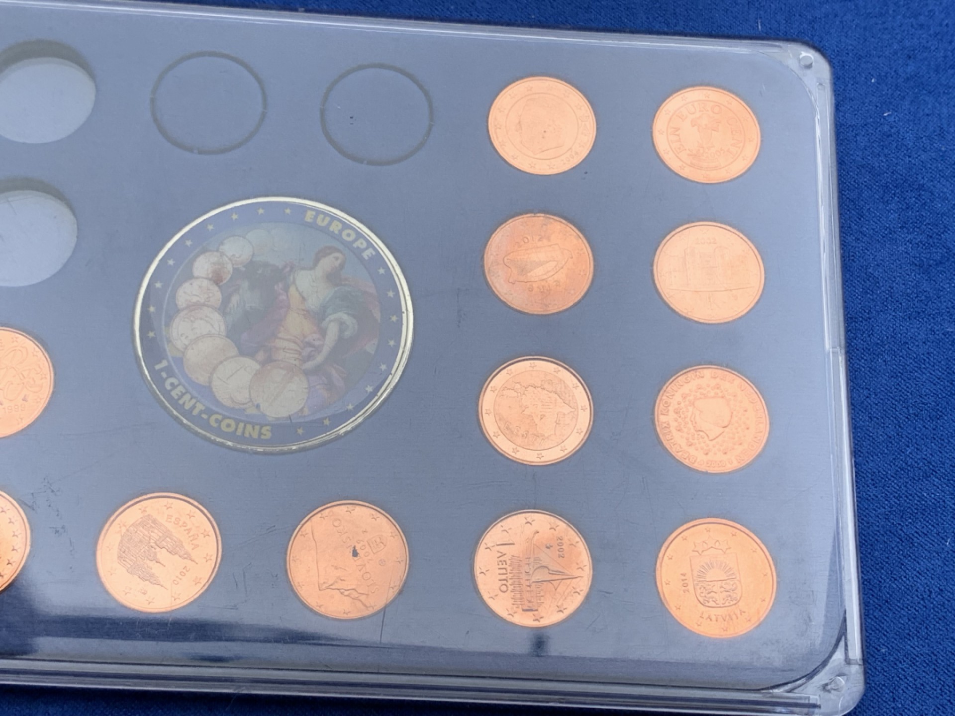 《竞宝斋》第154场-周日，周一，周四 3场 (全场包邮) 欧洲不同国家欧元一分硬币 十五枚一组 带彩色章一枚