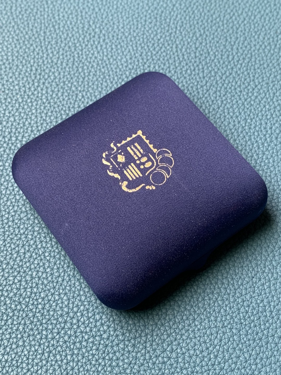 《竞宝斋》第154场-周日，周一，周四 3场 (全场包邮) 安道尔1995年 草原狼10第纳尔精制大银币 31.1克 925银