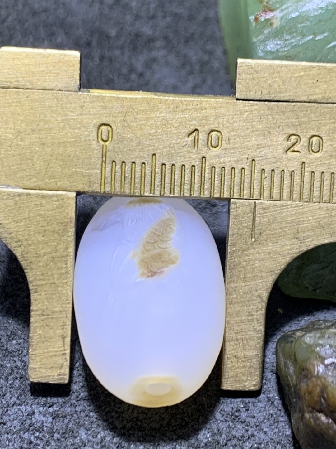 精美亚光高玉化海洋玉髓手工俏色巧雕喜上眉梢桶珠一个