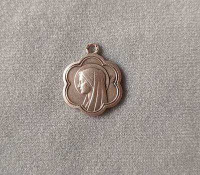 欧洲吊坠专场十一期 - 圣母银吊坠1.5g带银标，刻字1965年