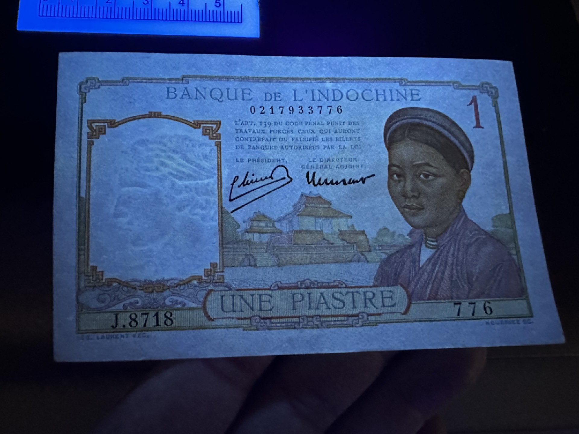 《外钞收藏家》第二百六十一期（连拍第一场） 西班牙100全新有针孔+法术印支1 近全新