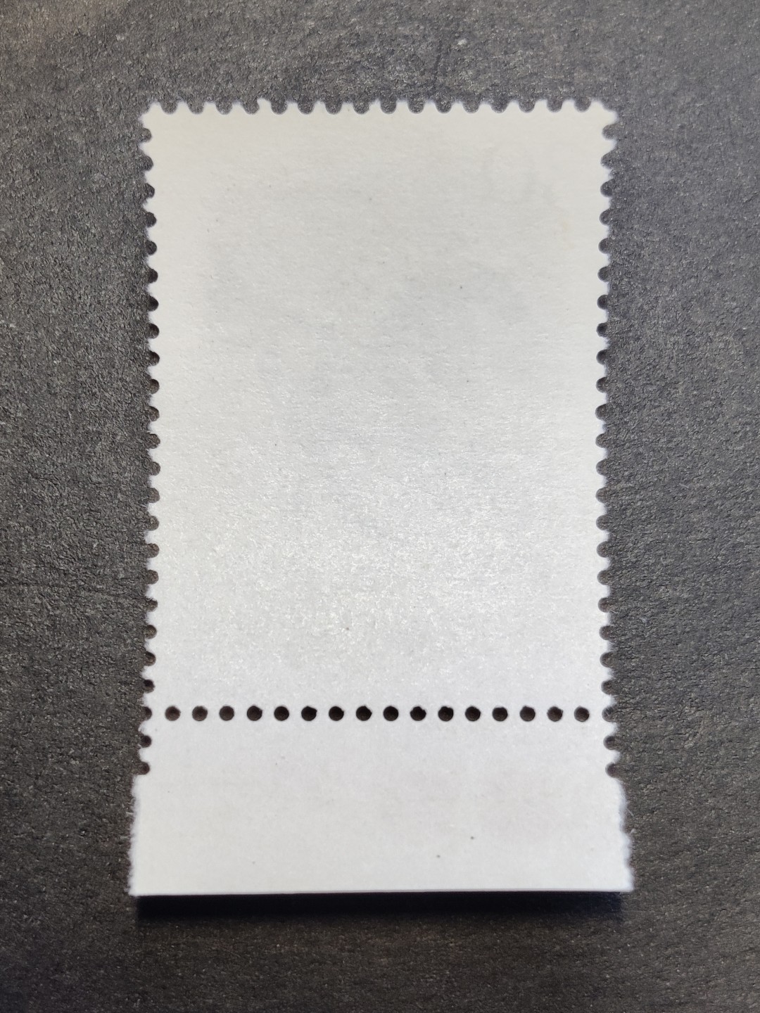 洪涛臻品批发群  精选邮票限时拍卖第二百三十二期 T28奔马-6 四角尖尖 齿孔全饱满！完美过灯 市场火热的红色标！