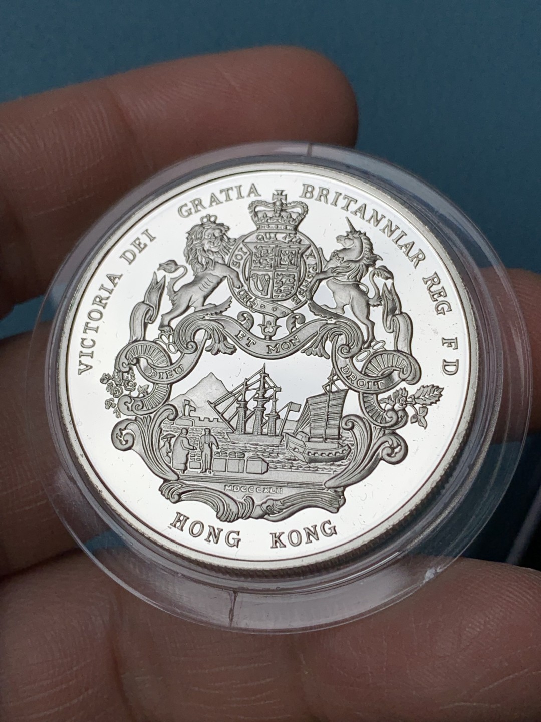 《竞宝斋》第154场-周日，周一，周四 3场 (全场包邮) 香港1988年 龙年纪念大银章 带盒子