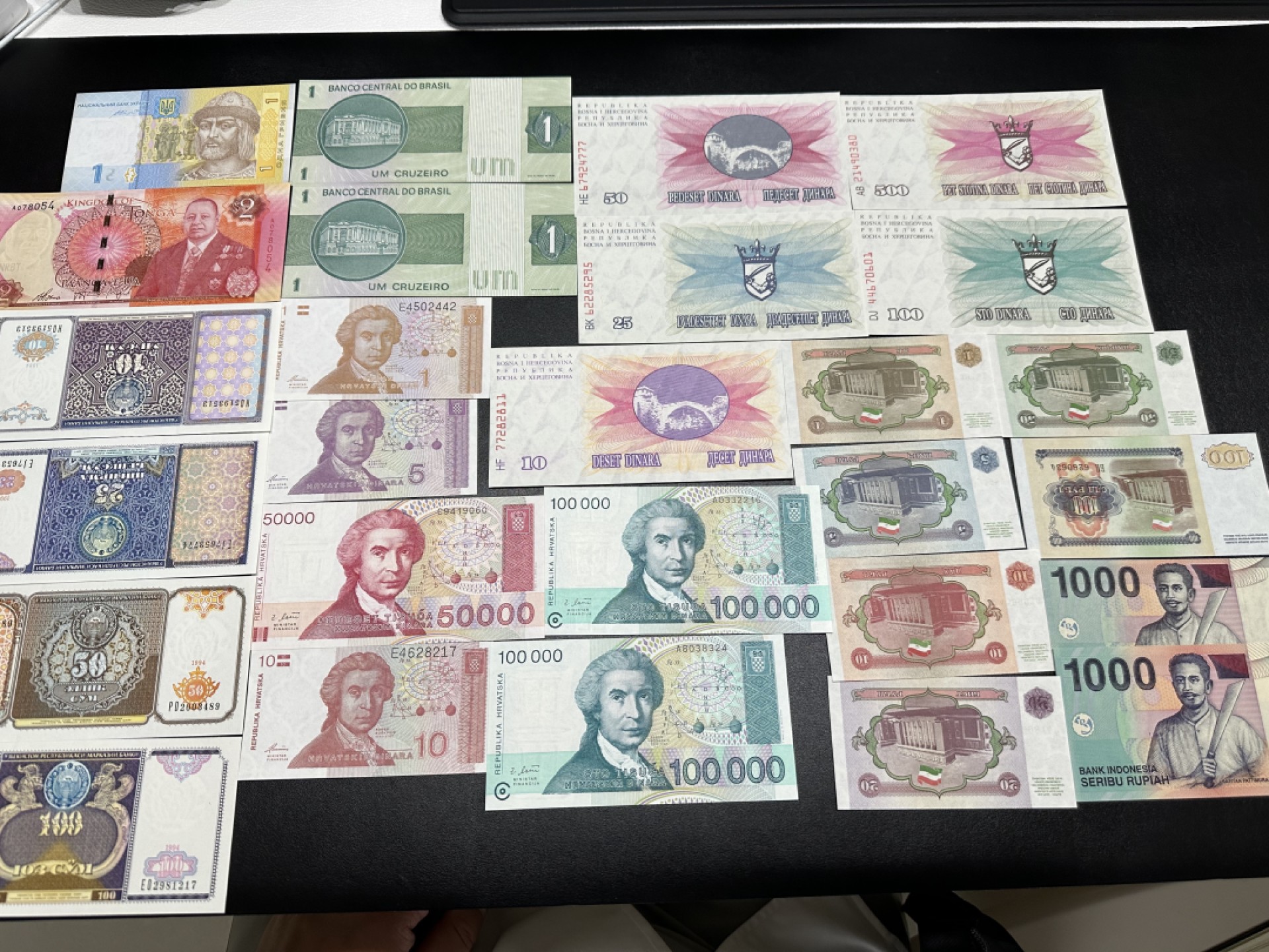 《外钞收藏家》第二百六十一期（连拍第一场） 28张精美纸币一起 全新UNC