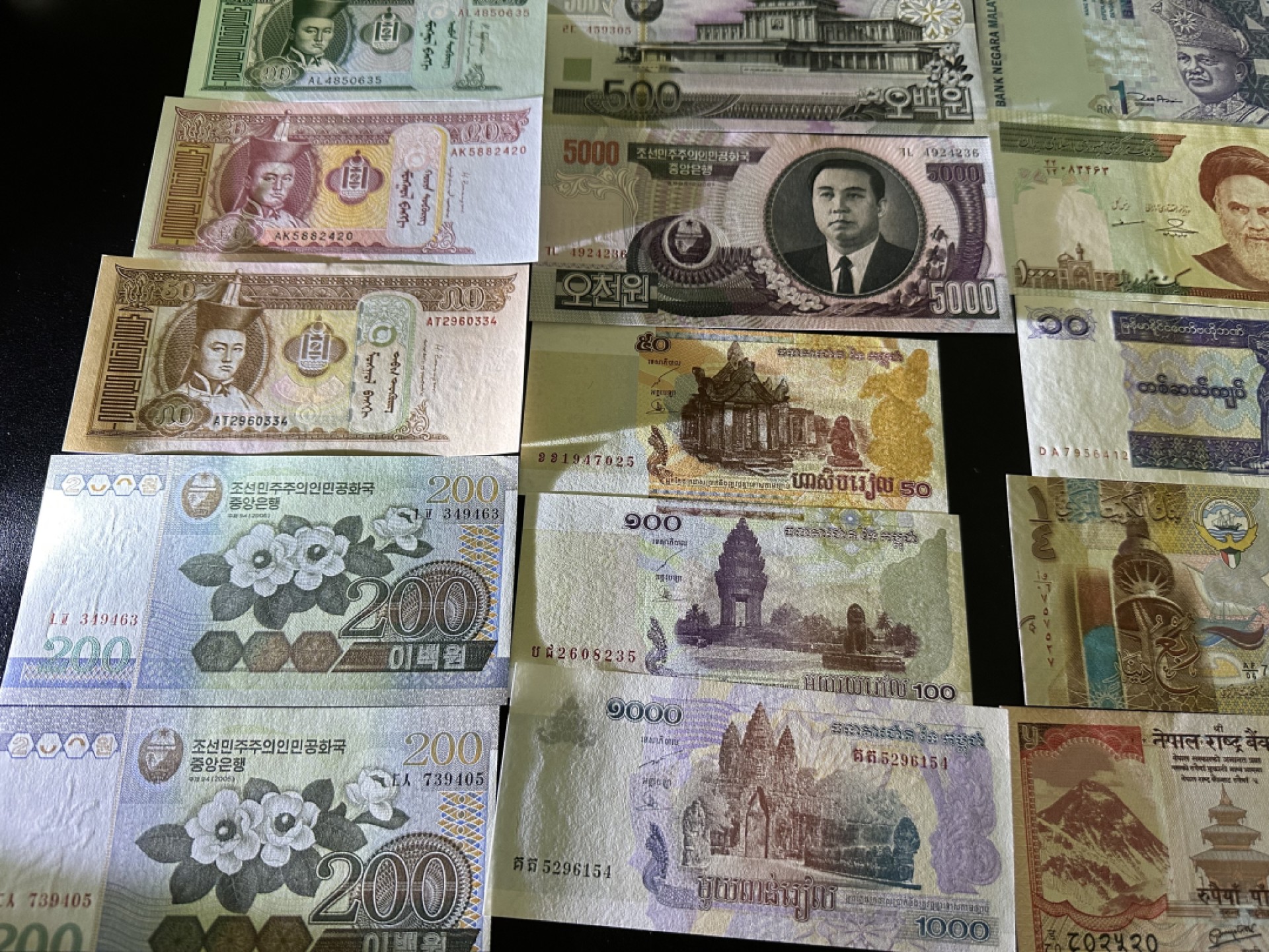 《外钞收藏家》第二百六十一期（连拍第一场） 30张精美纸币一起 全新UNC