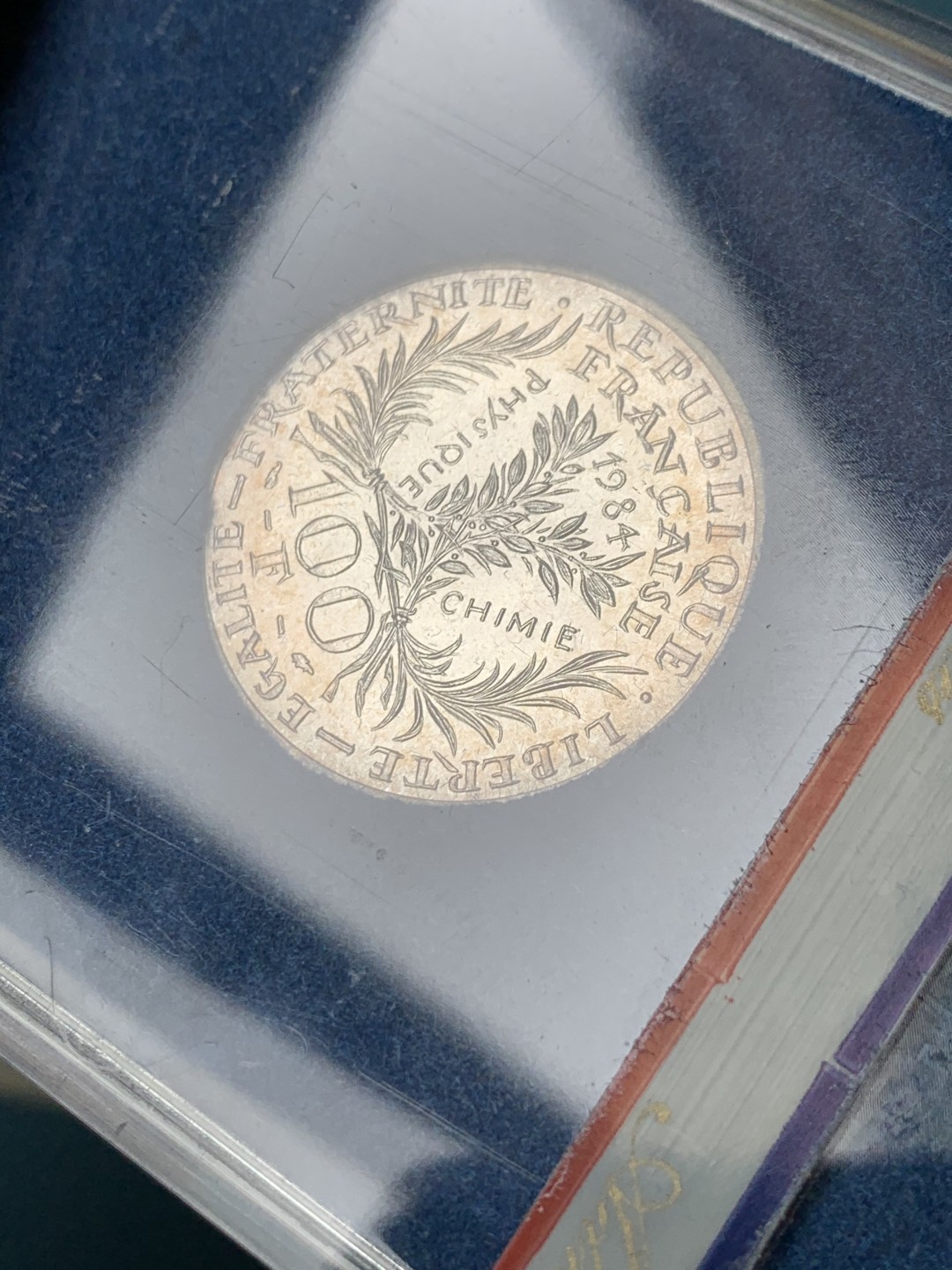 《竞宝斋》第154场-周日，周一，周四 3场 (全场包邮) 法国1984年 居里夫人 100法郎银币 带盒证书比较少见