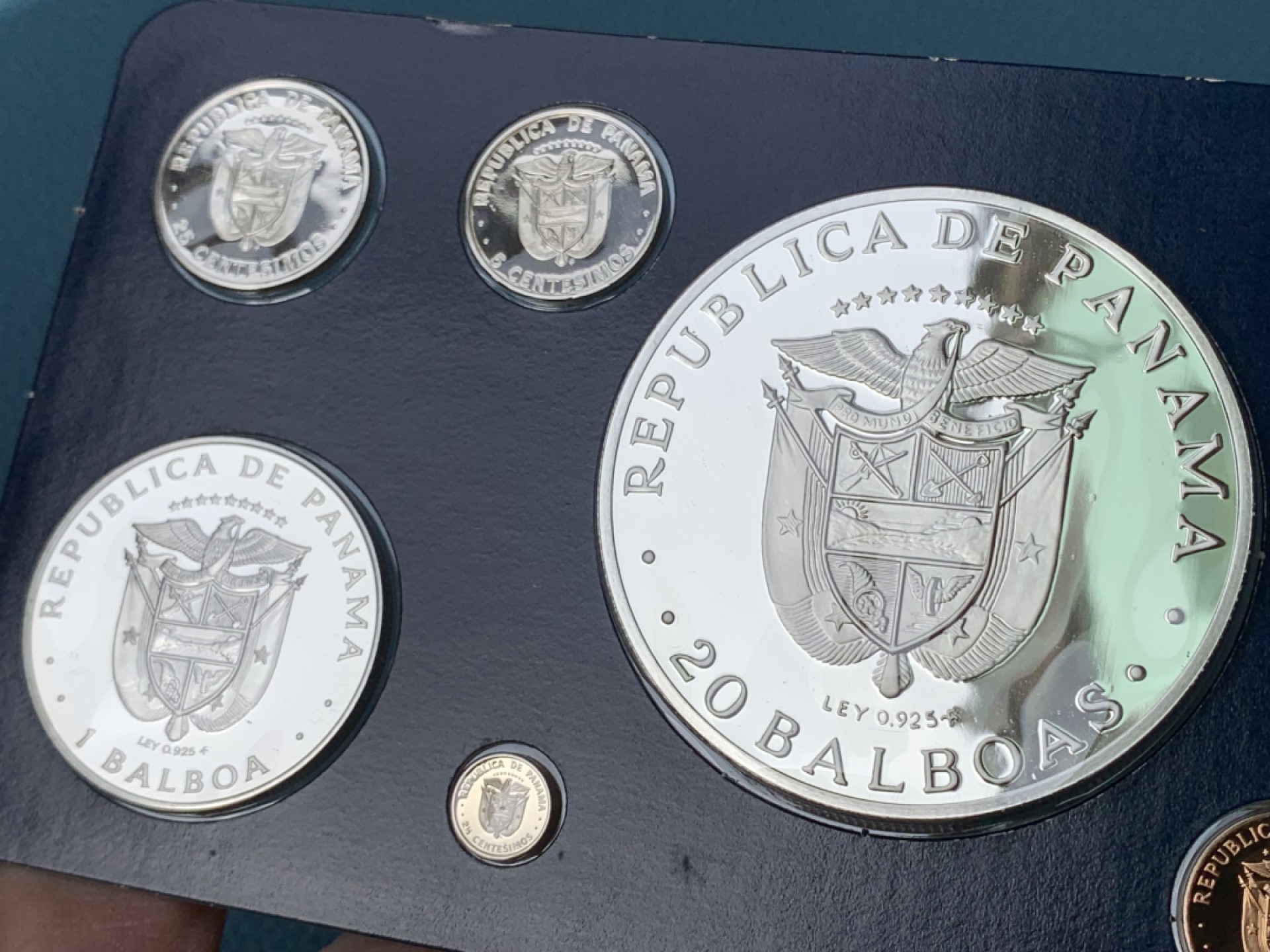 《竞宝斋》第154场-周日，周一，周四 3场 (全场包邮) 巴拿马1975年 九枚套精制币 其中三枚最大的都是925银币 分别重129.59g/35.12g/26.73g