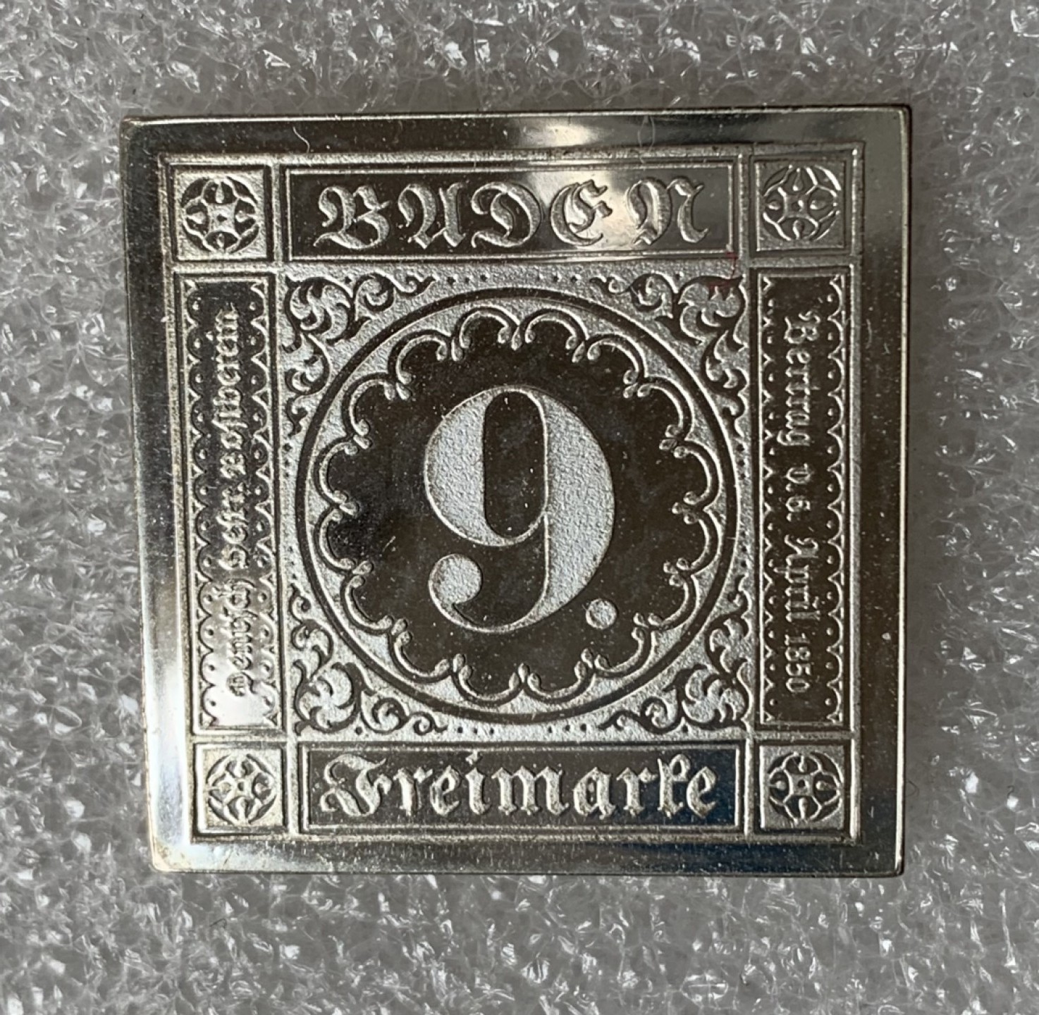 瓶子🏺第87期拍卖会 德邦巴登1851年9克朗银质邮票  世界邮政后铸  9.68g
