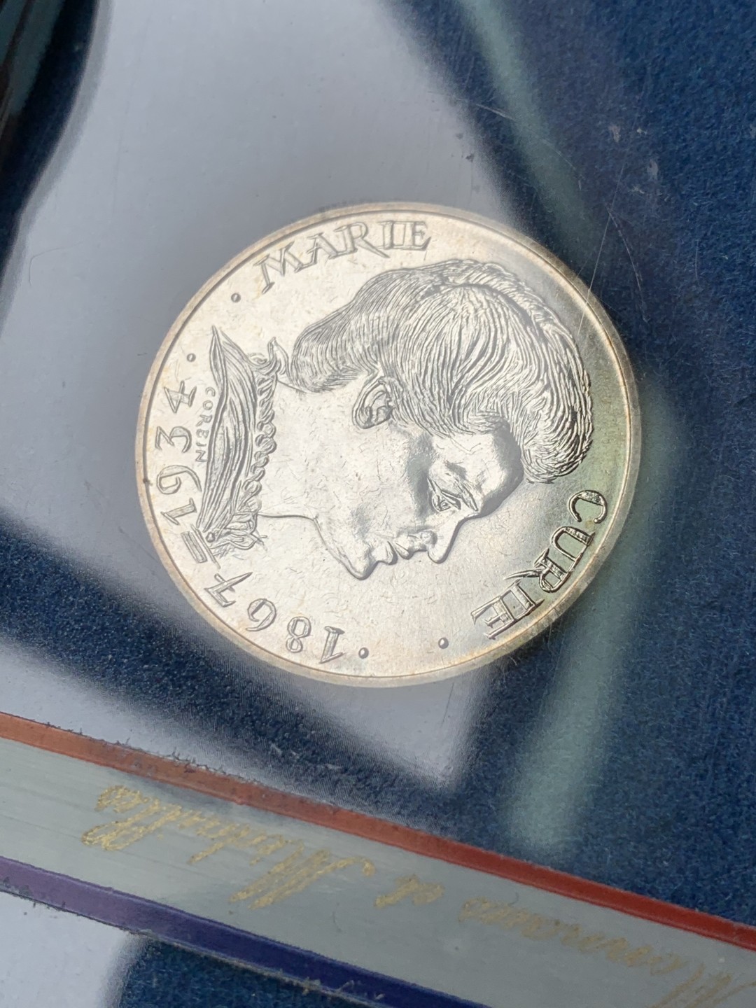 《竞宝斋》第154场-周日，周一，周四 3场 (全场包邮) 法国1984年 居里夫人 100法郎银币 带盒证书比较少见