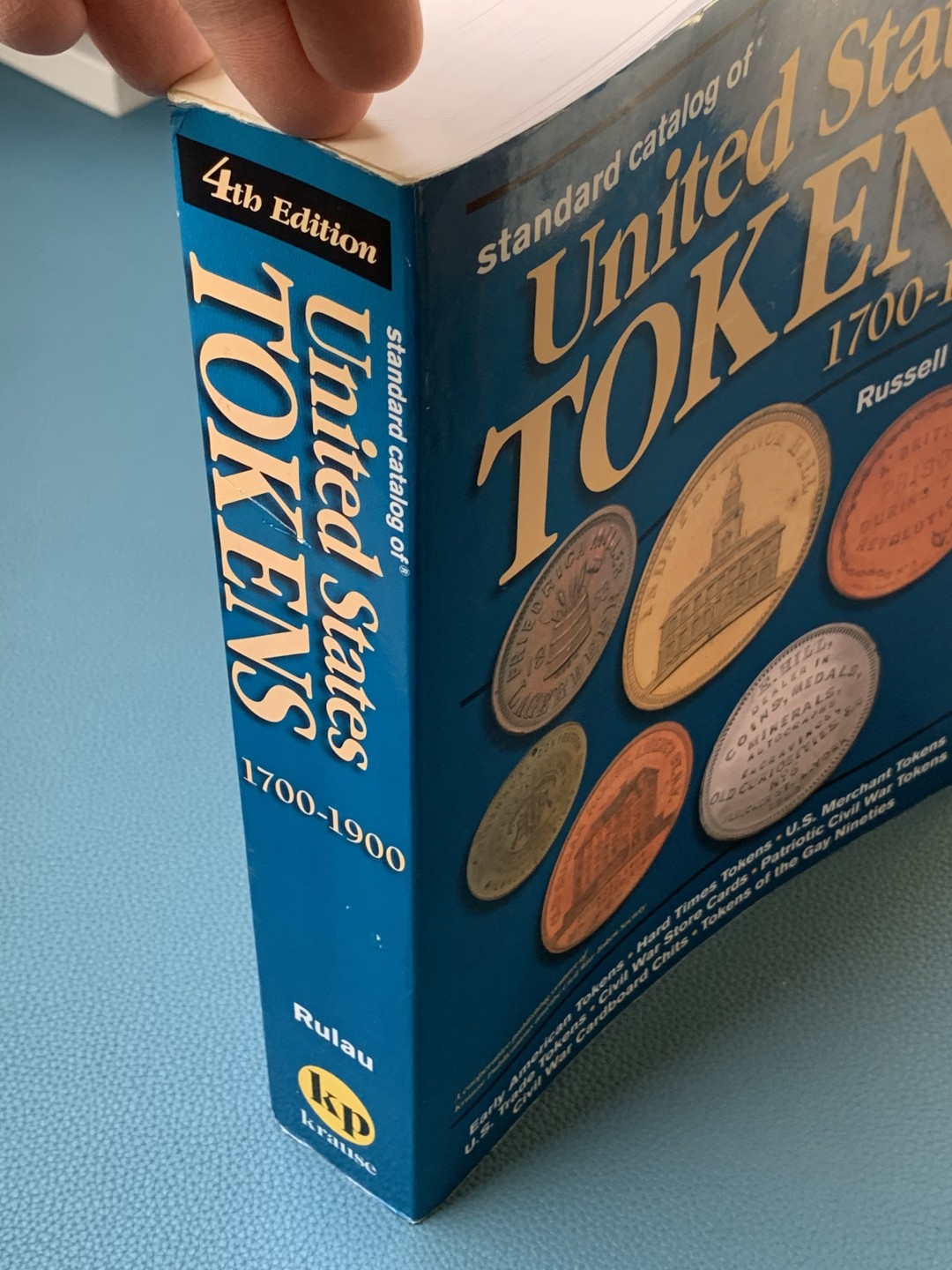 《竞宝斋》第154场-周日，周一，周四 3场 (全场包邮) 克劳斯美国代币目录  1700-1900年，稀少资料， 1200页超厚，此资料辗转多次国外藏家手里购得背回，很多难查询的硬币都靠它，目录索引全而方便