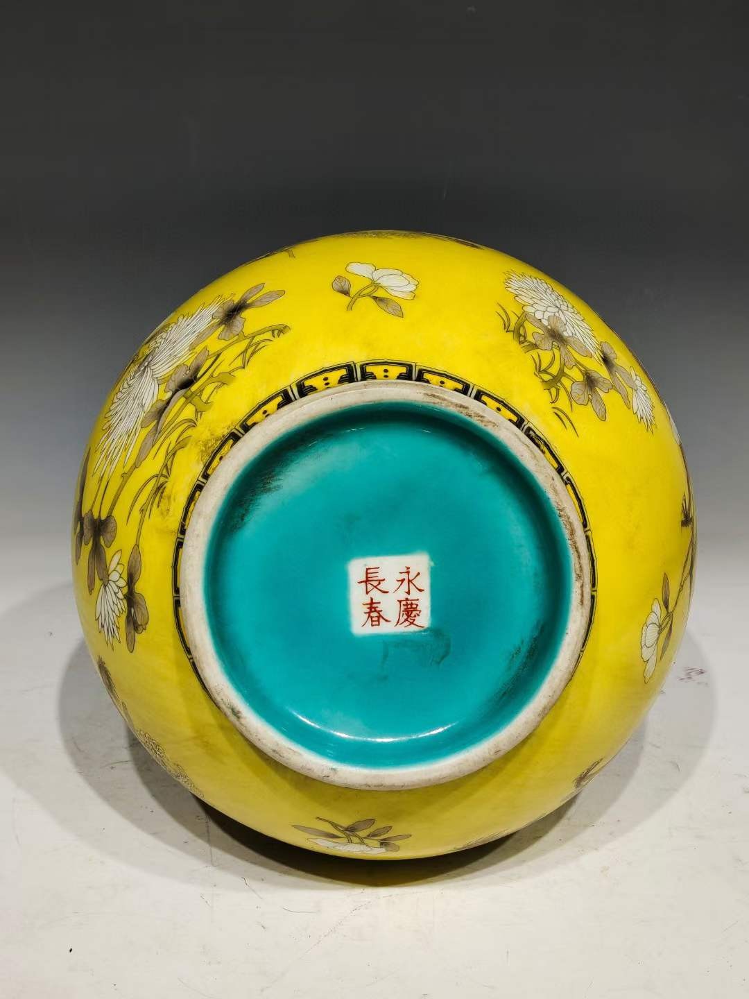 美品.款式“永庆长春”大雅斋慈禧太后专用瓷粉彩龙纹掸瓶 美品.款式“永庆长春”大雅斋慈禧太后专用瓷粉彩龙纹掸瓶