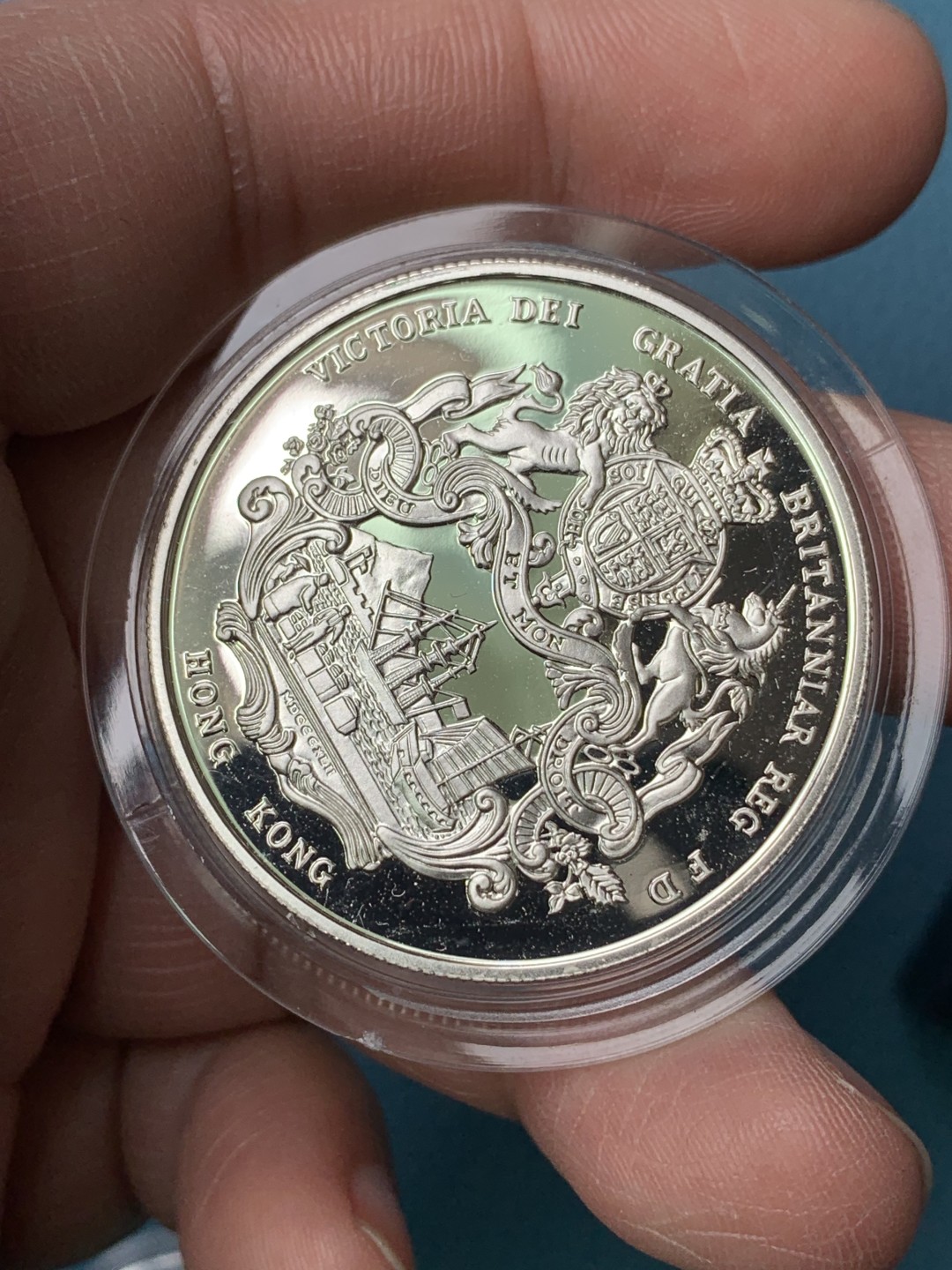 《竞宝斋》第154场-周日，周一，周四 3场 (全场包邮) 香港1988年 龙年纪念大银章 带盒子