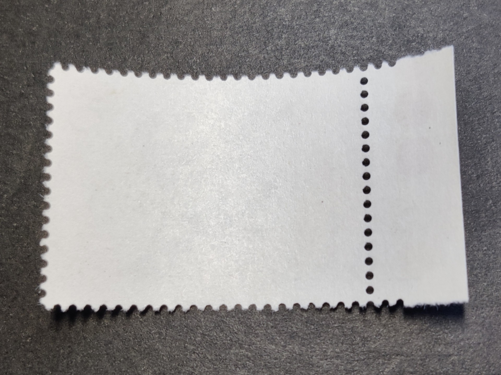 洪涛臻品批发群  精选邮票限时拍卖第二百三十二期 T28奔马-6 四角尖尖 齿孔全饱满！完美过灯 市场火热的红色标！