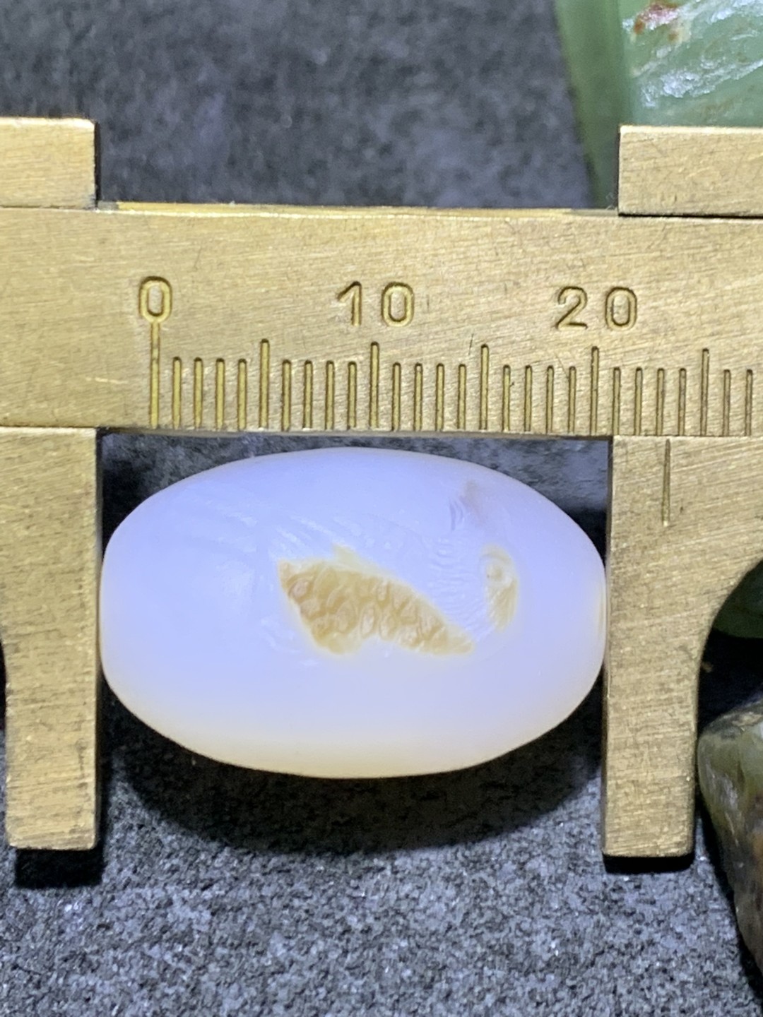 精美亚光高玉化海洋玉髓手工俏色巧雕喜上眉梢桶珠一个