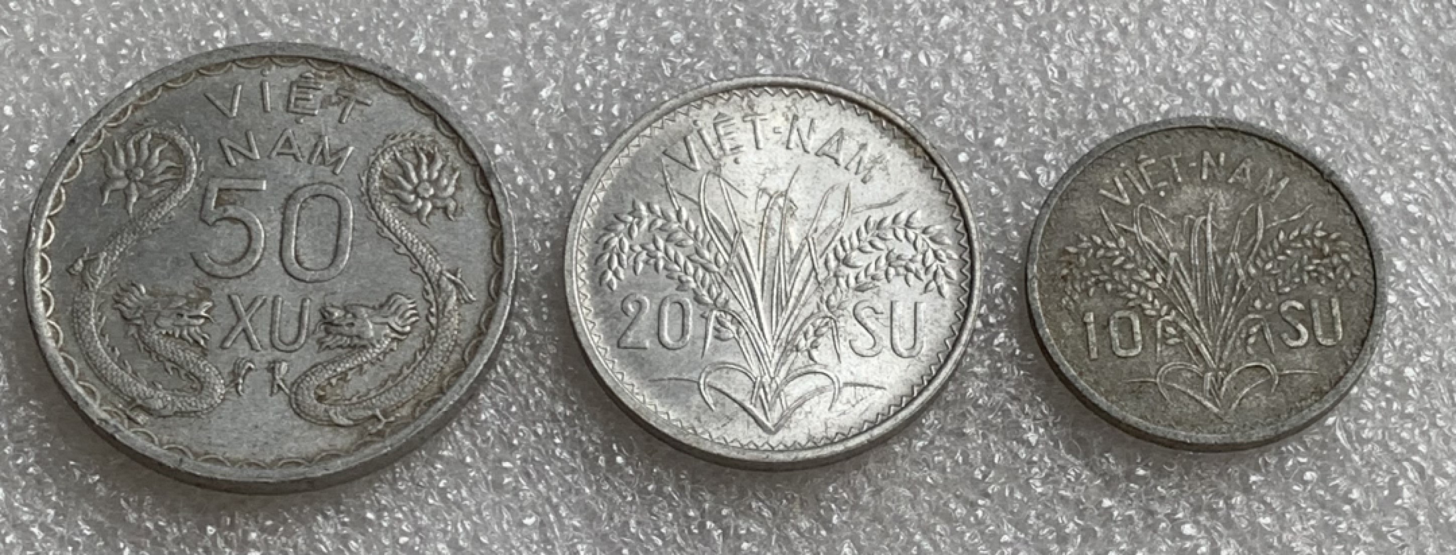 瓶子🏺第87期拍卖会 越南1953年吴庭艳政府三姐妹3枚套（1）