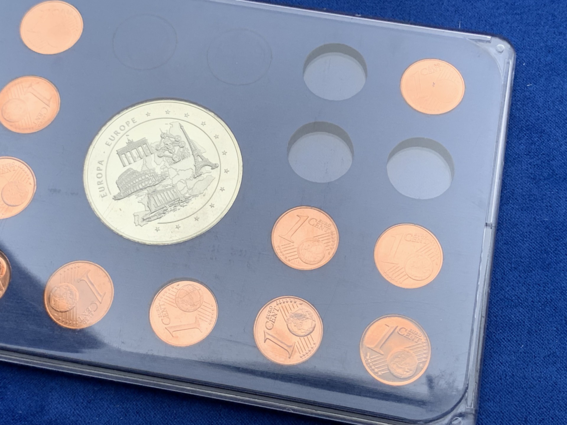 《竞宝斋》第154场-周日，周一，周四 3场 (全场包邮) 欧洲不同国家欧元一分硬币 十五枚一组 带彩色章一枚