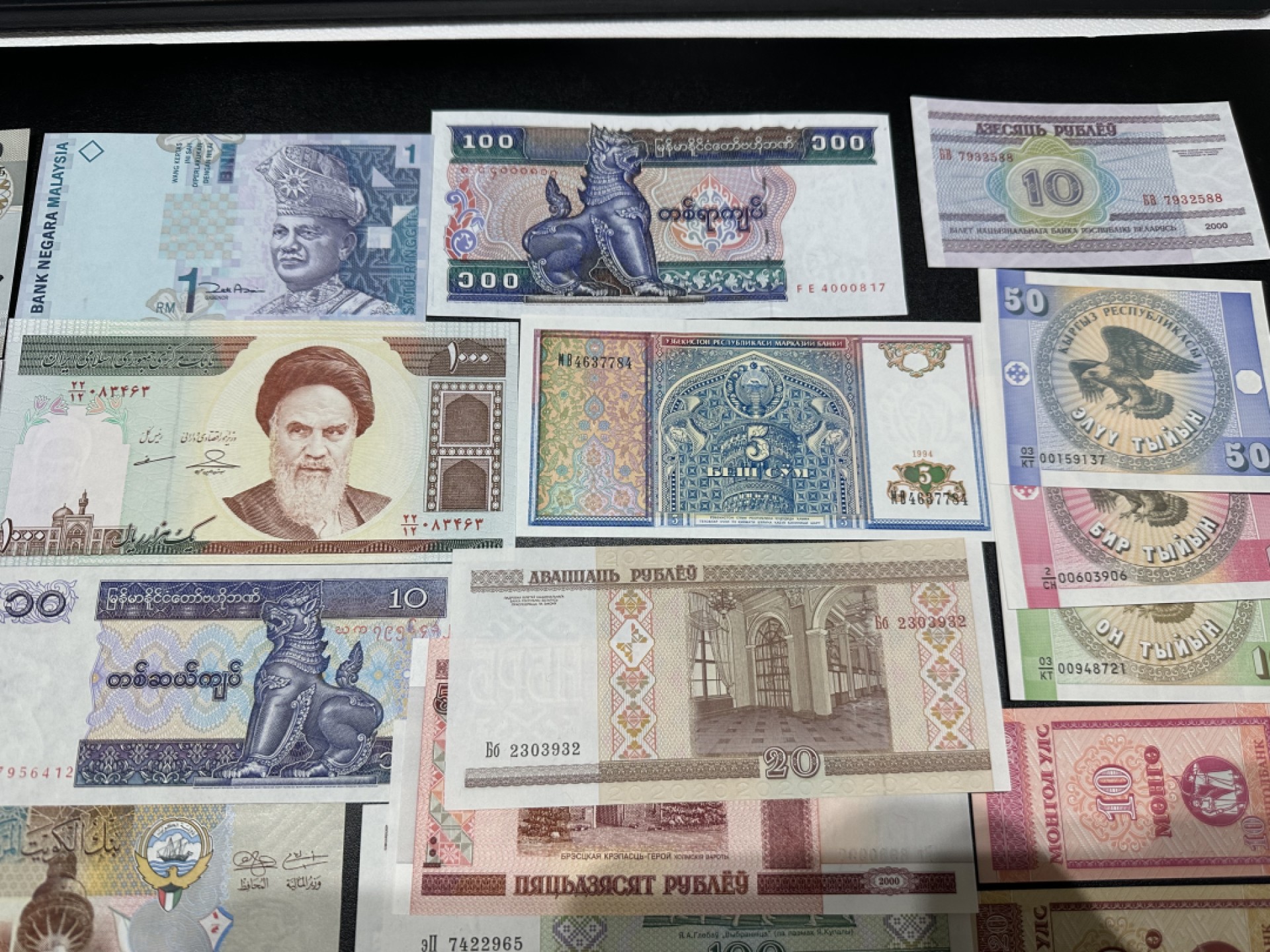 《外钞收藏家》第二百六十一期（连拍第一场） 30张精美纸币一起 全新UNC