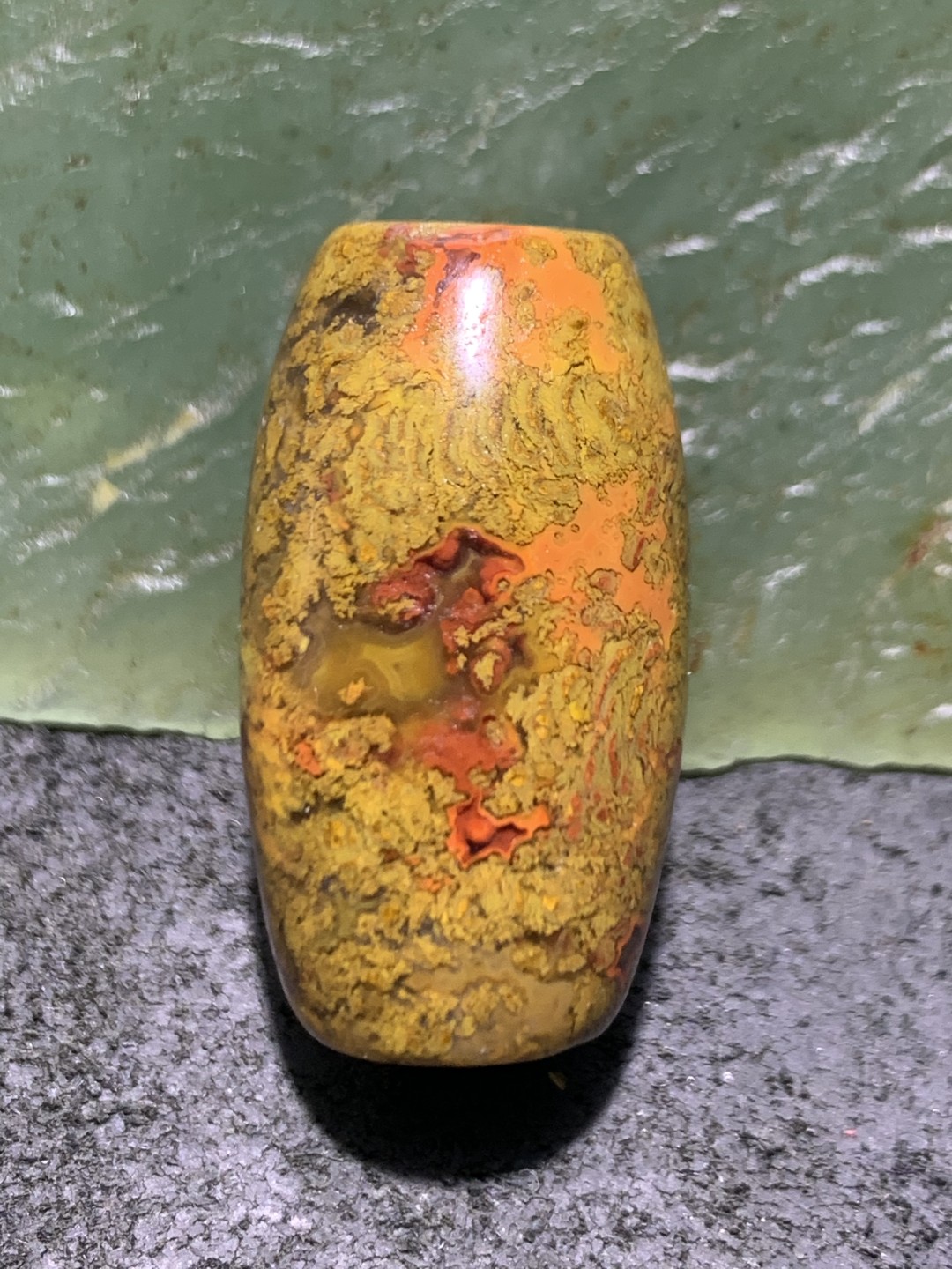 精美黄金草花纹战国红玛瑙桶珠一颗！