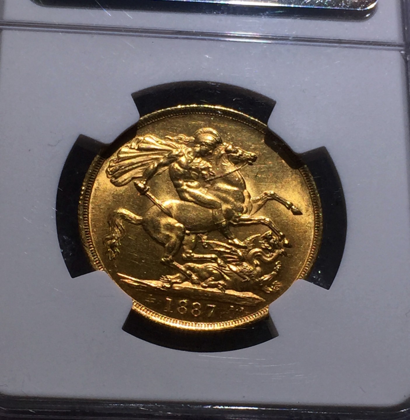 方圆集藏第三期专场 11235-NGC61分英国1887年维多利亚高冠马剑2索维林金币