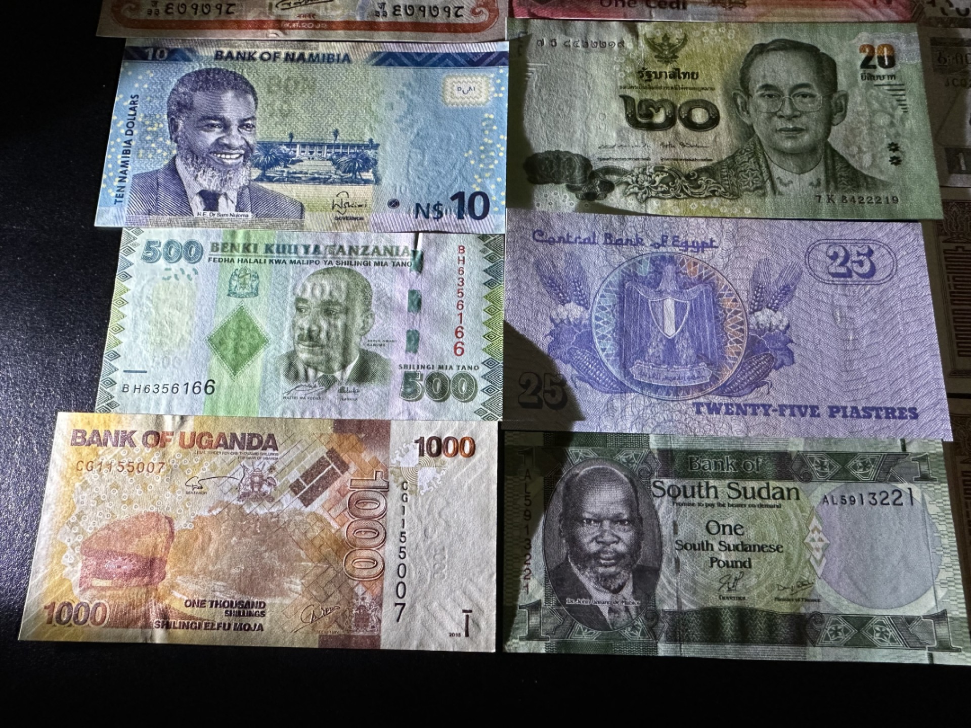 《外钞收藏家》第二百六十一期（连拍第一场） 20张精美纸币一起 全新UNC