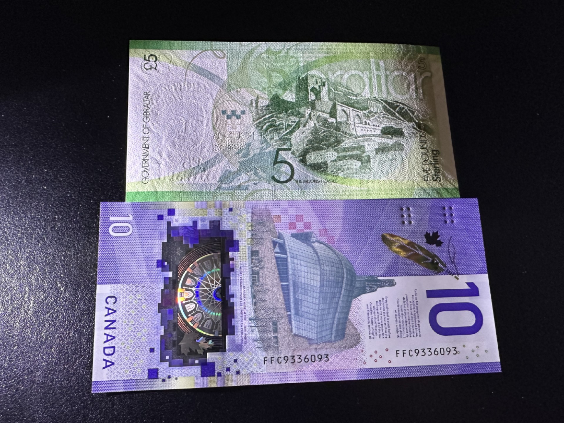 《外钞收藏家》第二百六十一期（连拍第一场） 直布罗陀5镑 AAA冠+加拿大10 两张一起 全新UNC