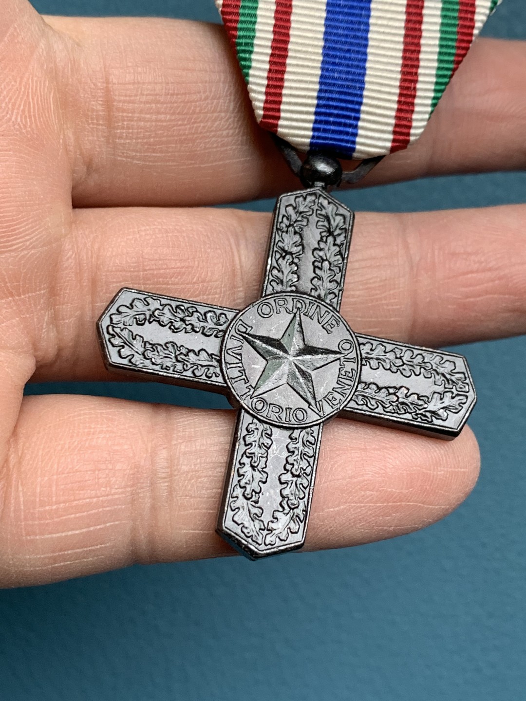 《竞宝斋》第154场-周日，周一，周四 3场 (全场包邮) 意大利维托里奥 维尼 十字勋章 品相一流