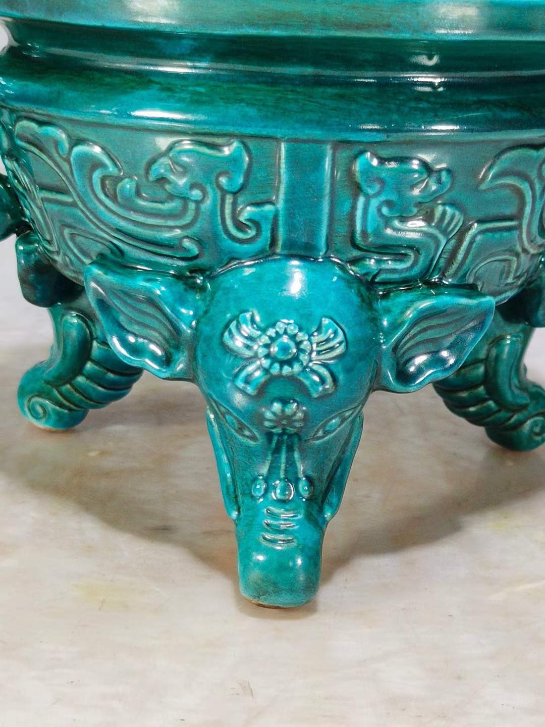 大清乾隆年制·精工细作满工绿釉暗饰刻瓷两体熏香炉。 - 亚太艺术品