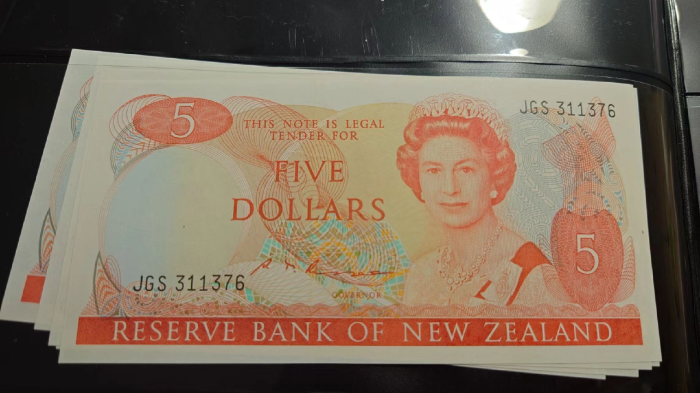 【世界钱币收藏】精选微拍第58期暨2023年第五期 新品裸钞评级币混合场 老版新西兰5元纸币 全新绝品无4尾号376