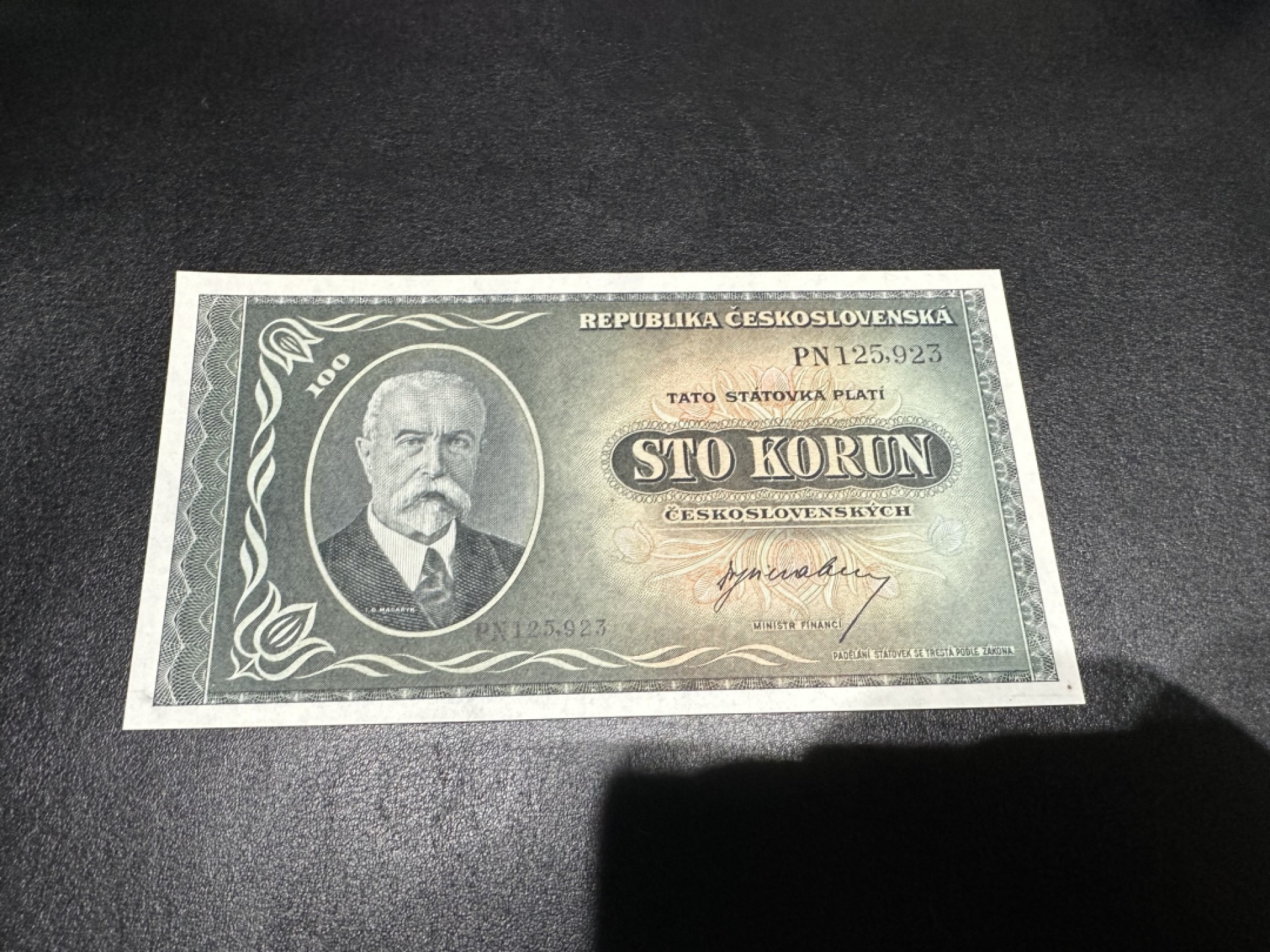 《外钞收藏家》第二百六十一期（连拍第一场） 1945年捷克斯洛伐克100克朗 全新UNC