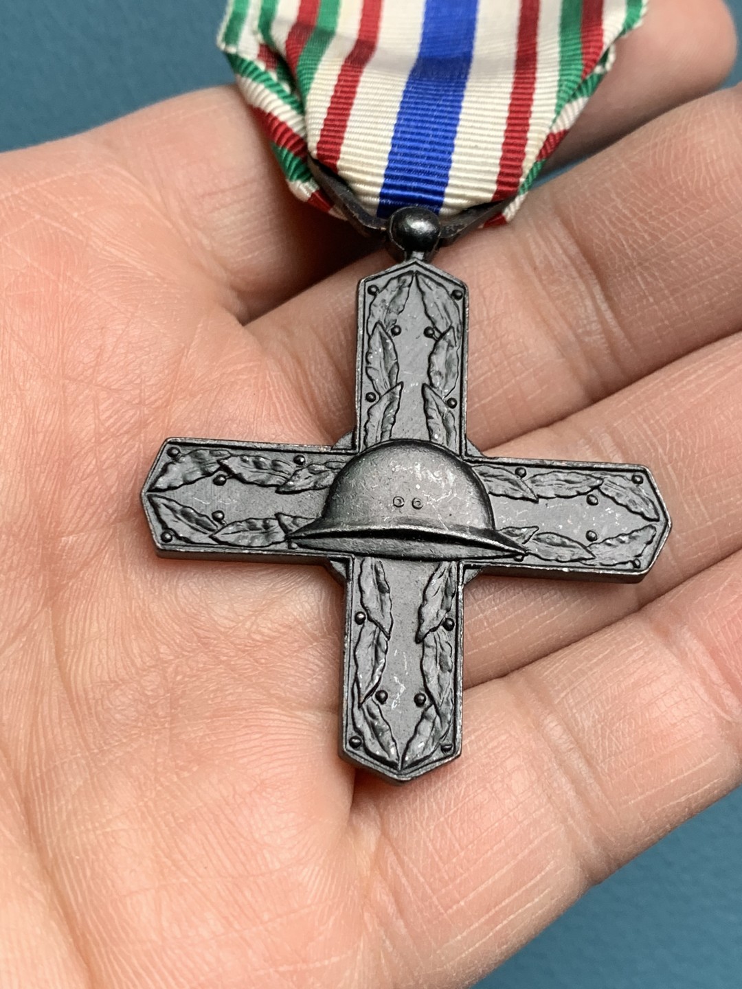 《竞宝斋》第154场-周日，周一，周四 3场 (全场包邮) 意大利维托里奥 维尼 十字勋章 品相一流