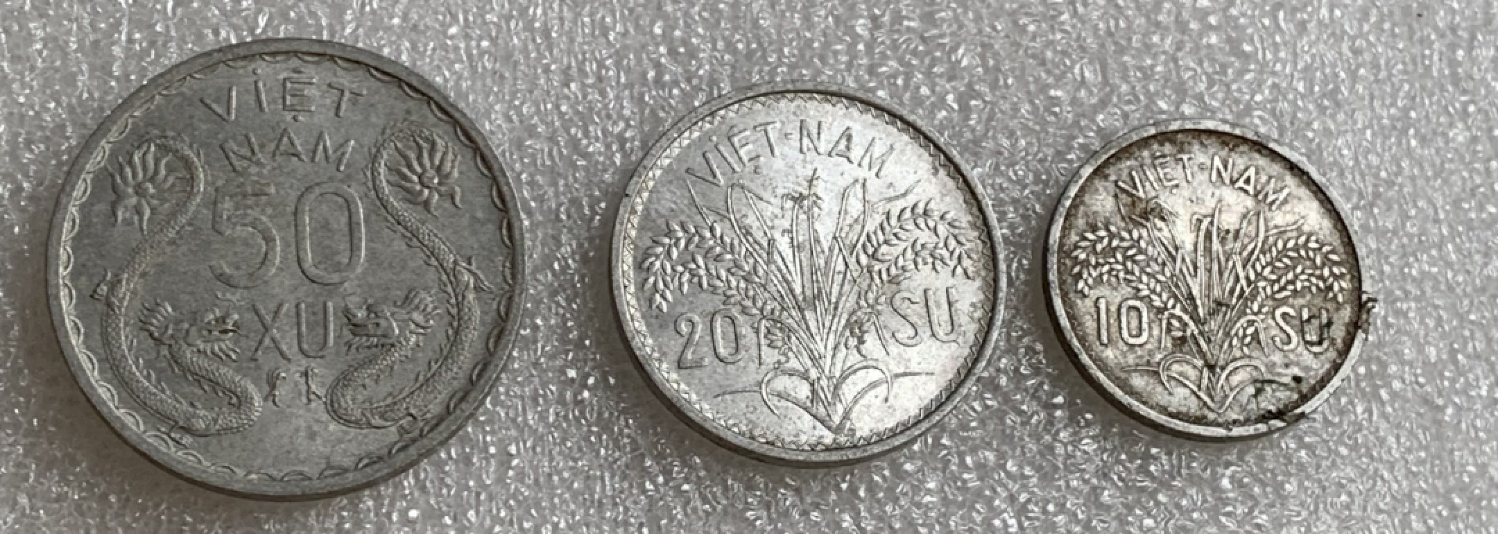 瓶子🏺第87期拍卖会  越南1953年吴庭艳政府三姐妹3枚套（2）