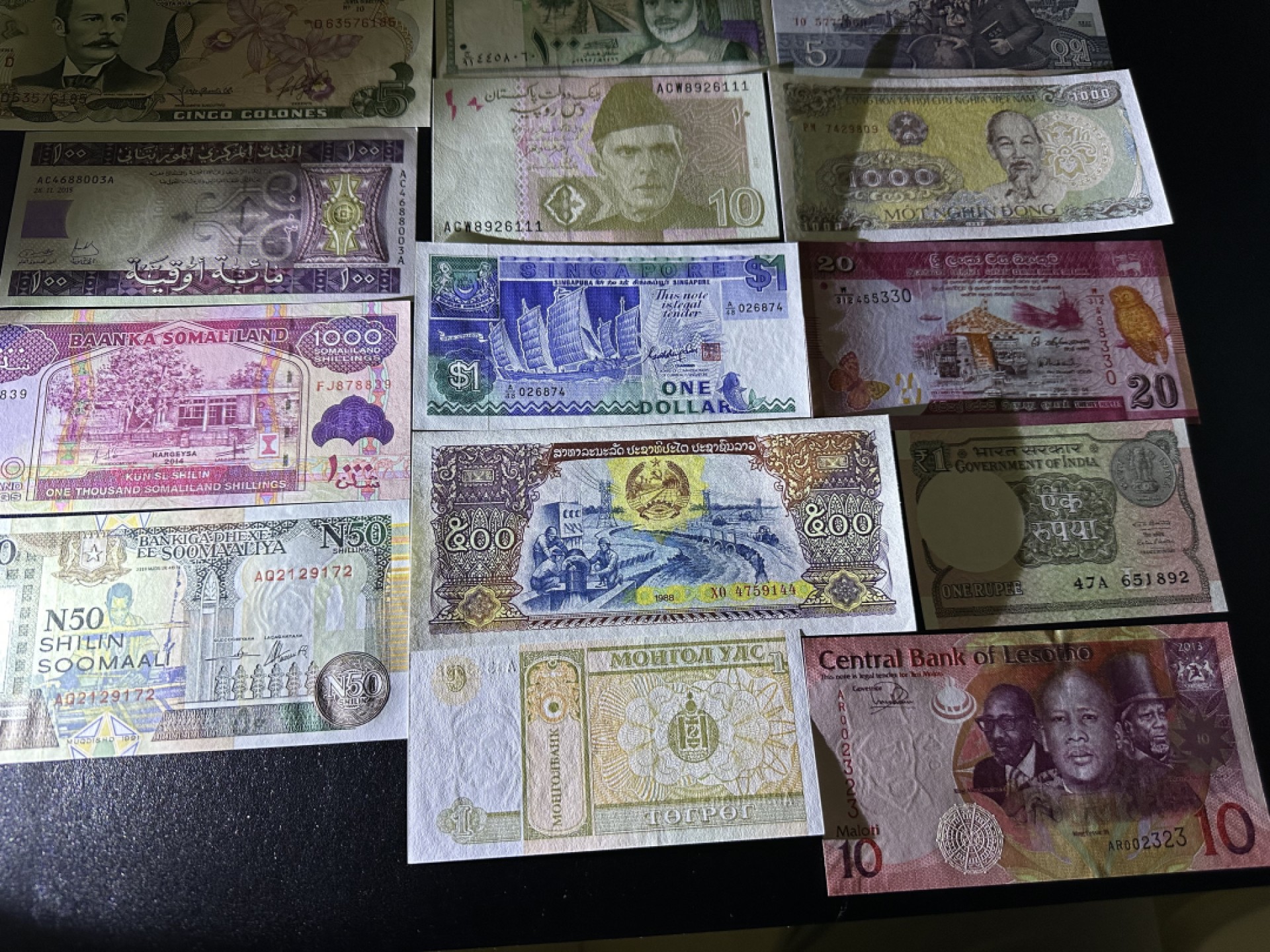 《外钞收藏家》第二百六十一期（连拍第一场） 17张精美纸币一起 全新UNC