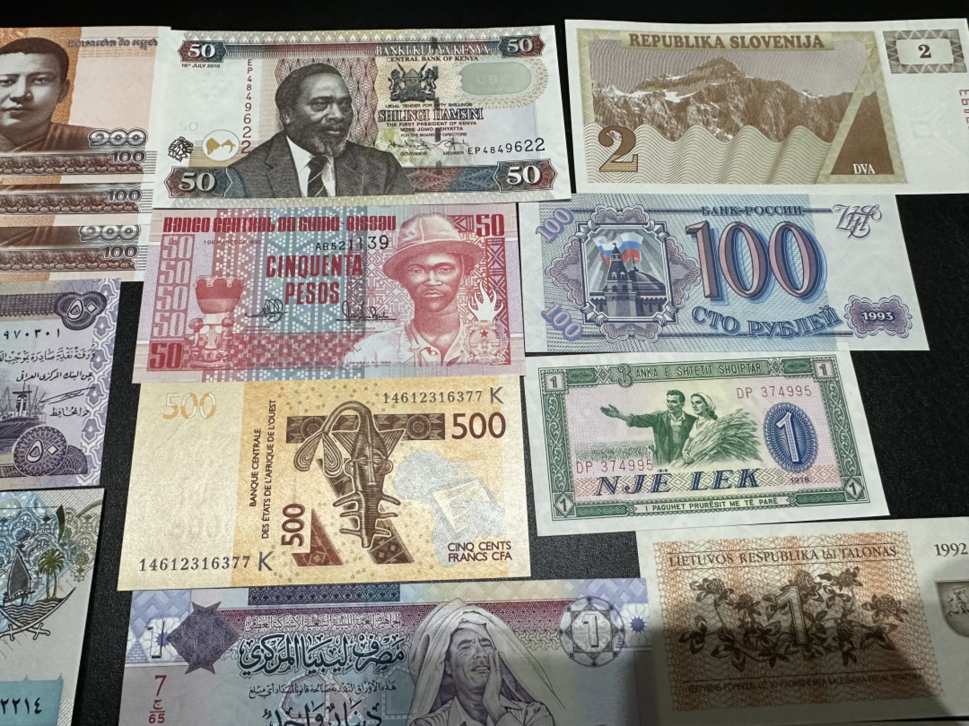 《外钞收藏家》第二百六十一期（连拍第一场） 25张精美纸币一起 全新UNC