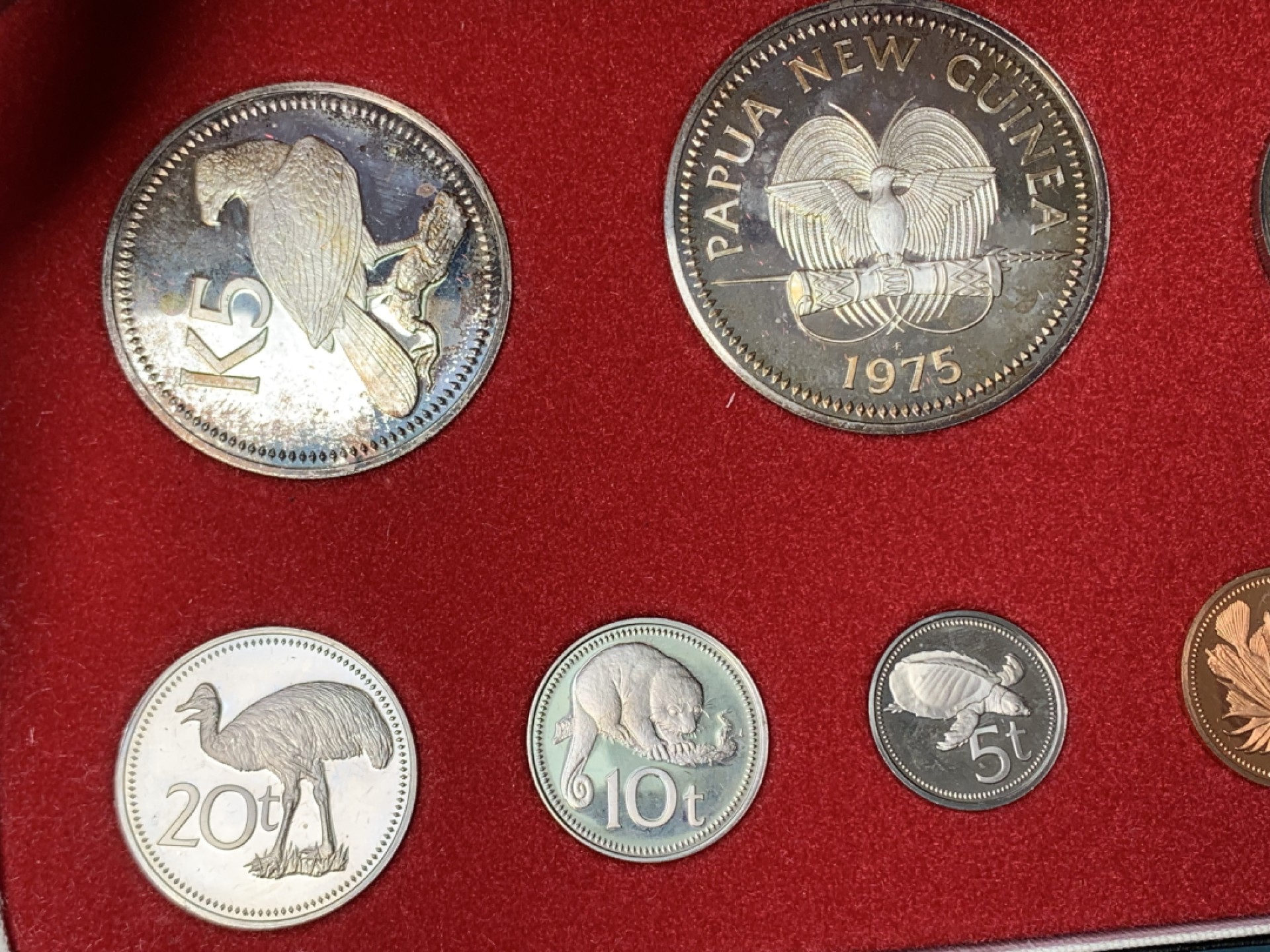 《竞宝斋》第154场-周日，周一，周四 3场 (全场包邮) 巴布亚新几内亚1975年 七枚套精制币 其中最大两枚5和10K都是大银币