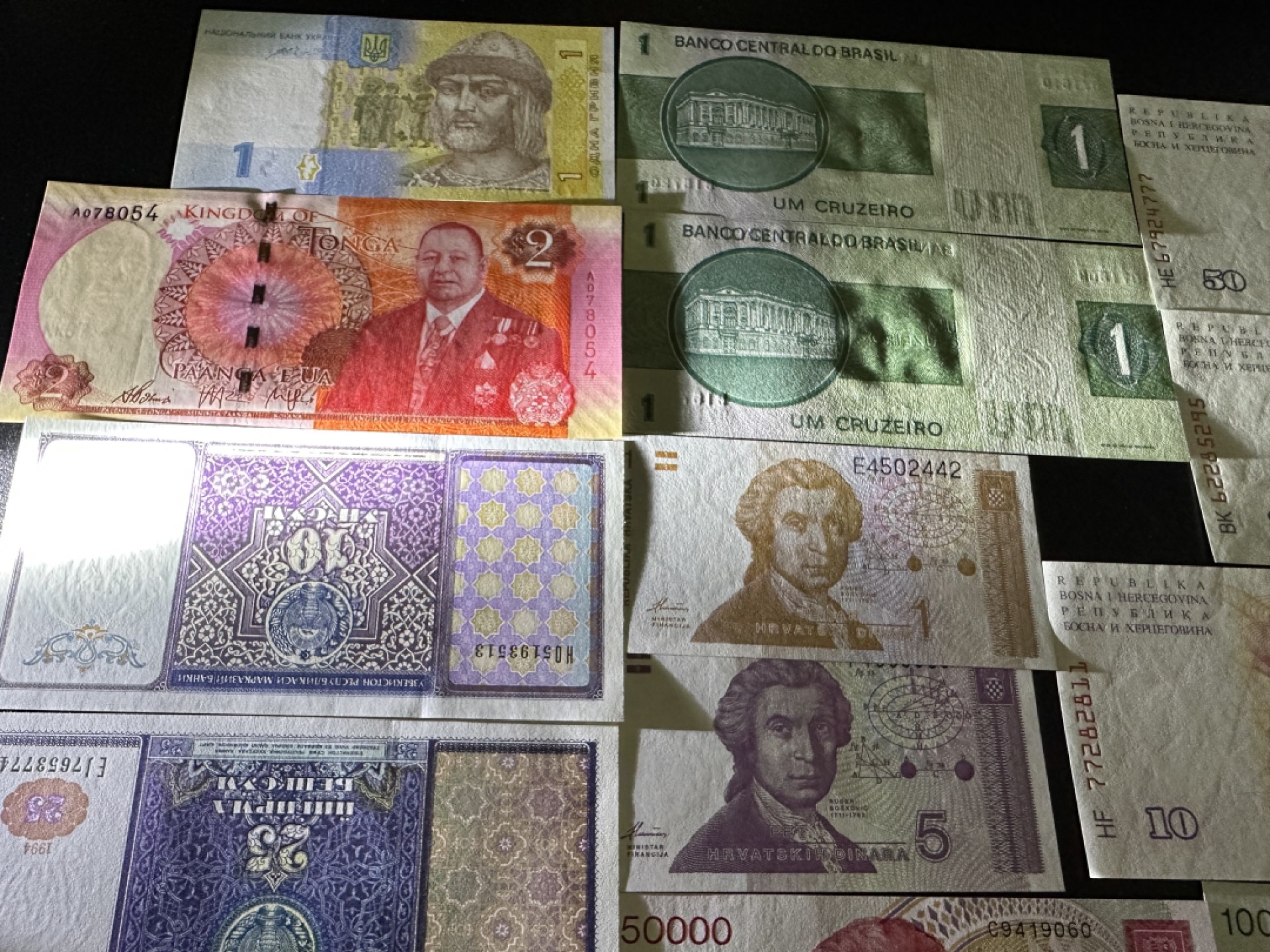 《外钞收藏家》第二百六十一期（连拍第一场） 28张精美纸币一起 全新UNC